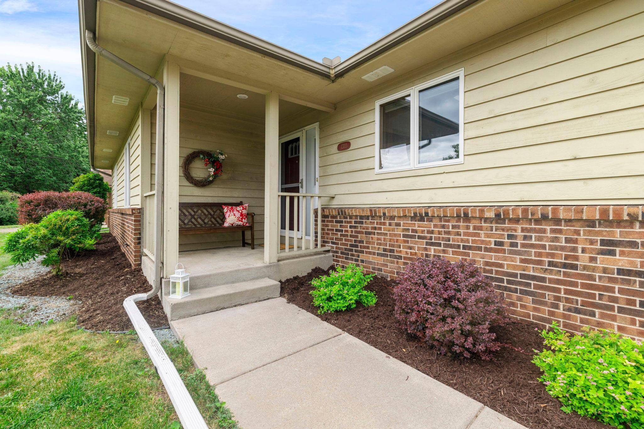1311 Marthaler LN, West Saint Paul, MN 55118