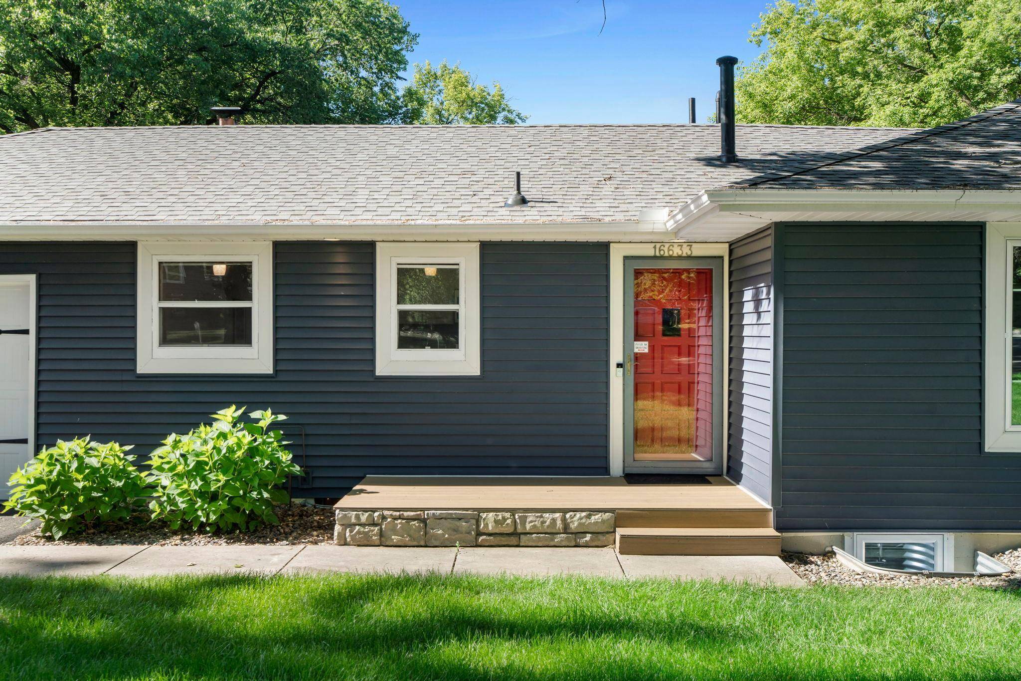 16633 Temple DR N, Minnetonka, MN 55345