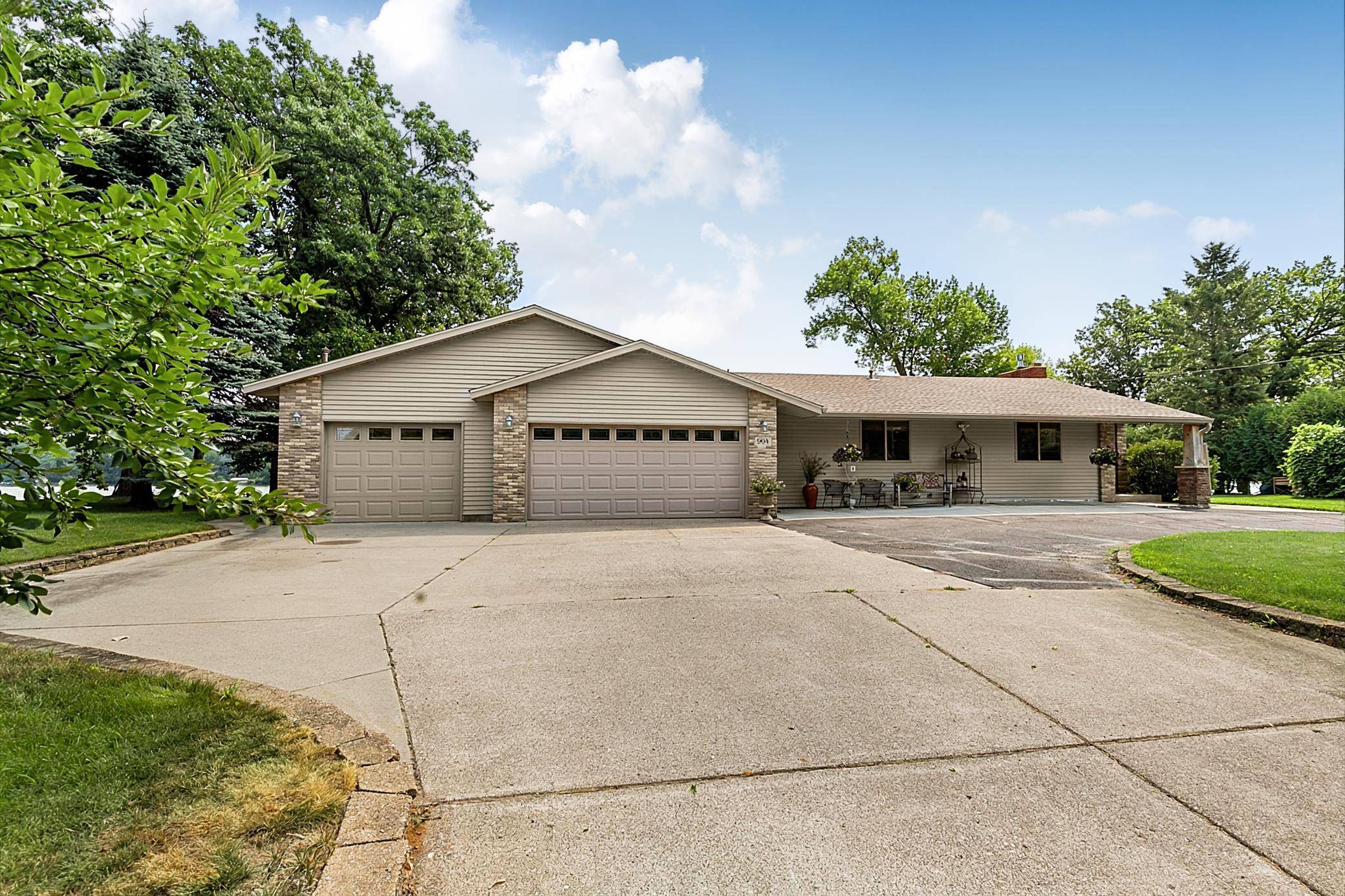 904 Riverside AVE N, Sartell, MN 56377