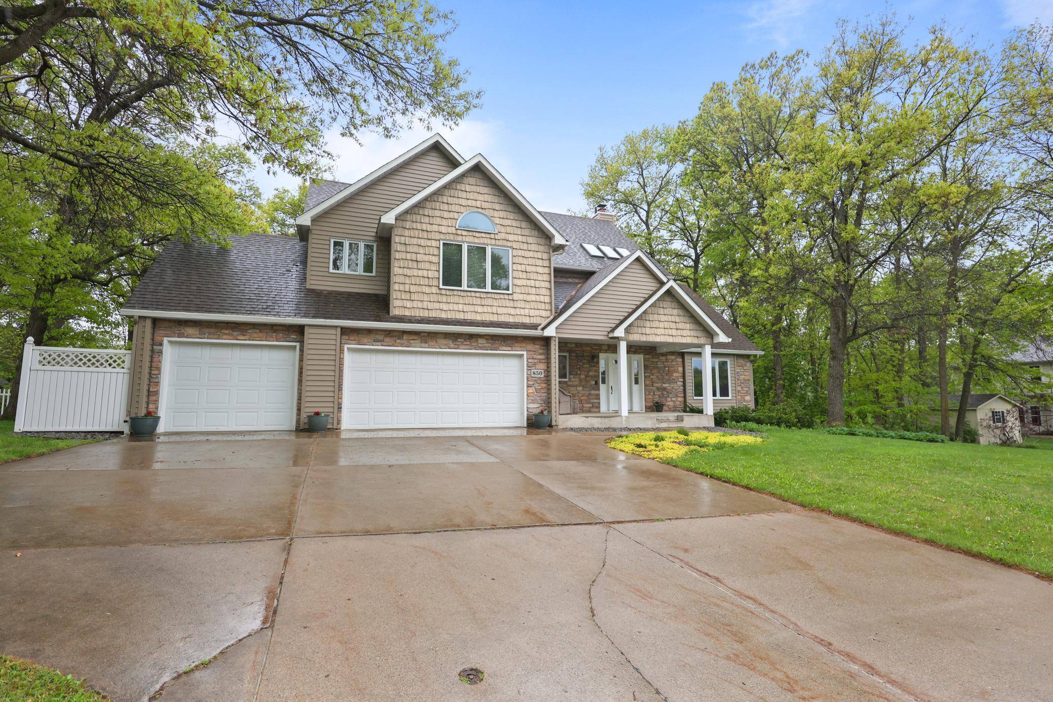 850 Meadowlawn CT, Sartell, MN 56377