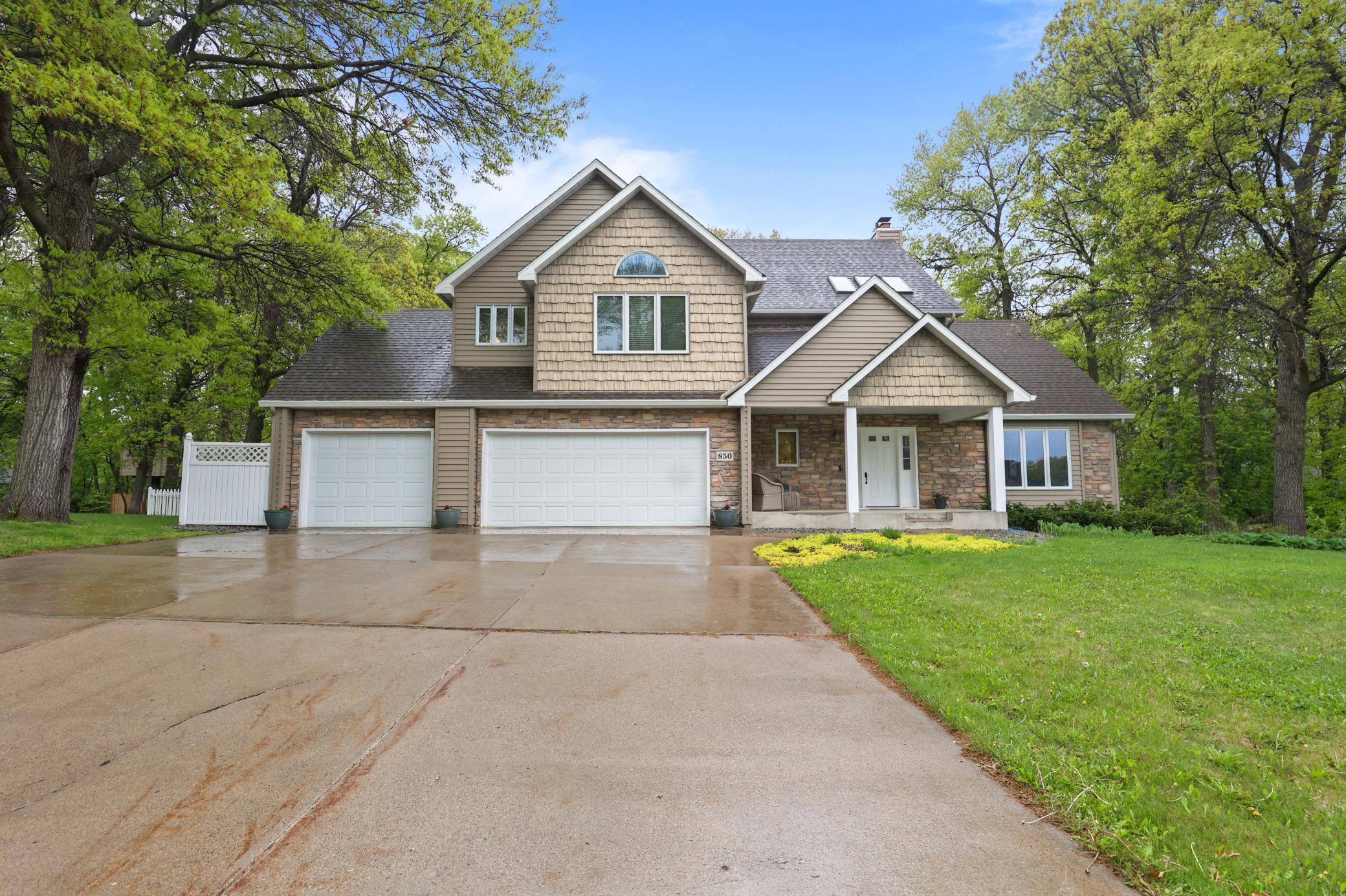 850 Meadowlawn CT, Sartell, MN 56377