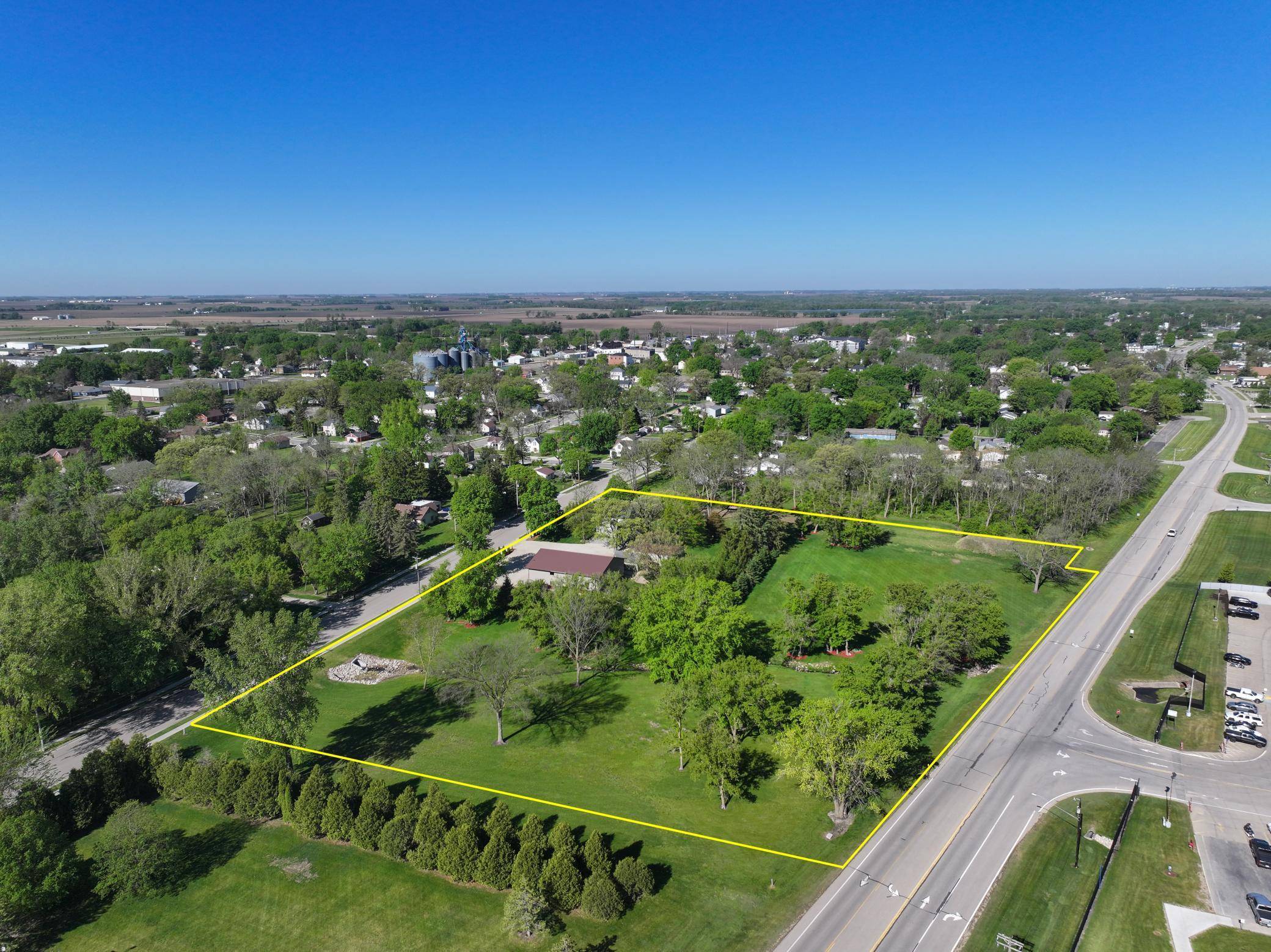 406 2nd ST NE, Dodge Center, MN 55927