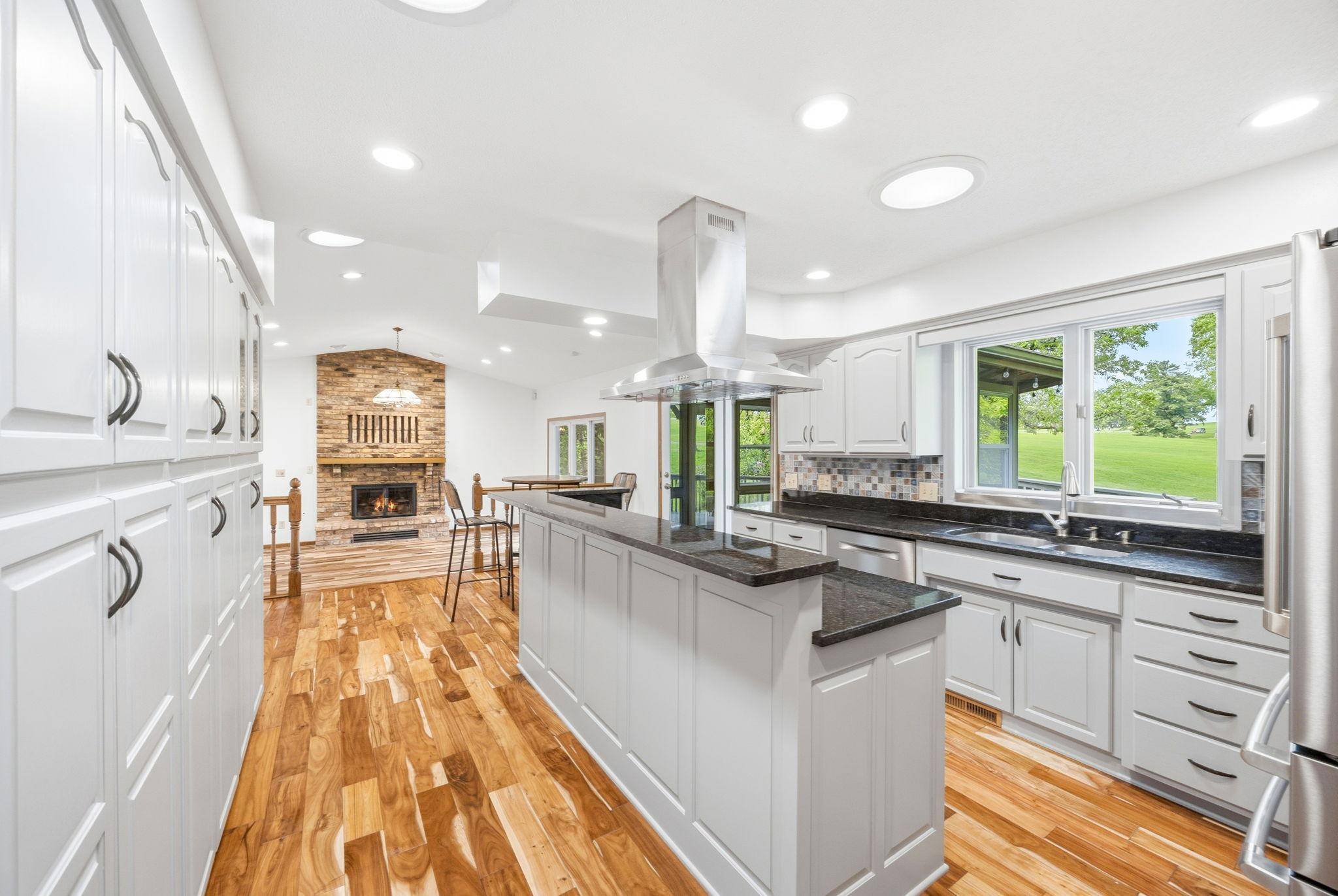 5724 Auto Club CIR, Bloomington, MN 55437