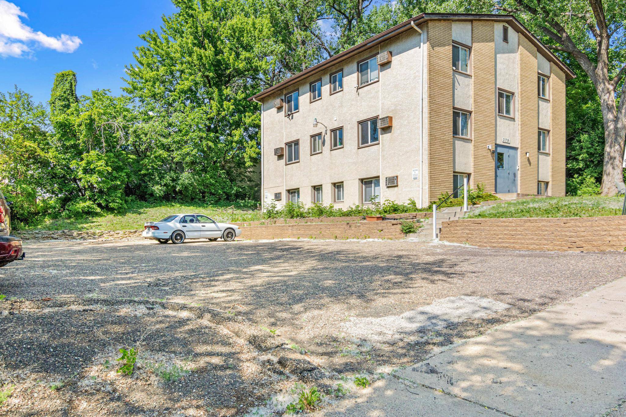 379 Cayuga ST, Saint Paul, MN 55130