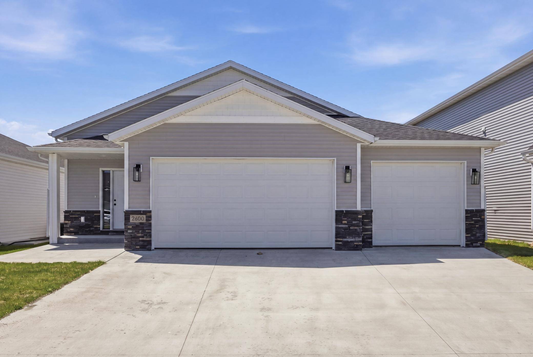 2600 74th AVE S, Fargo, ND 58104