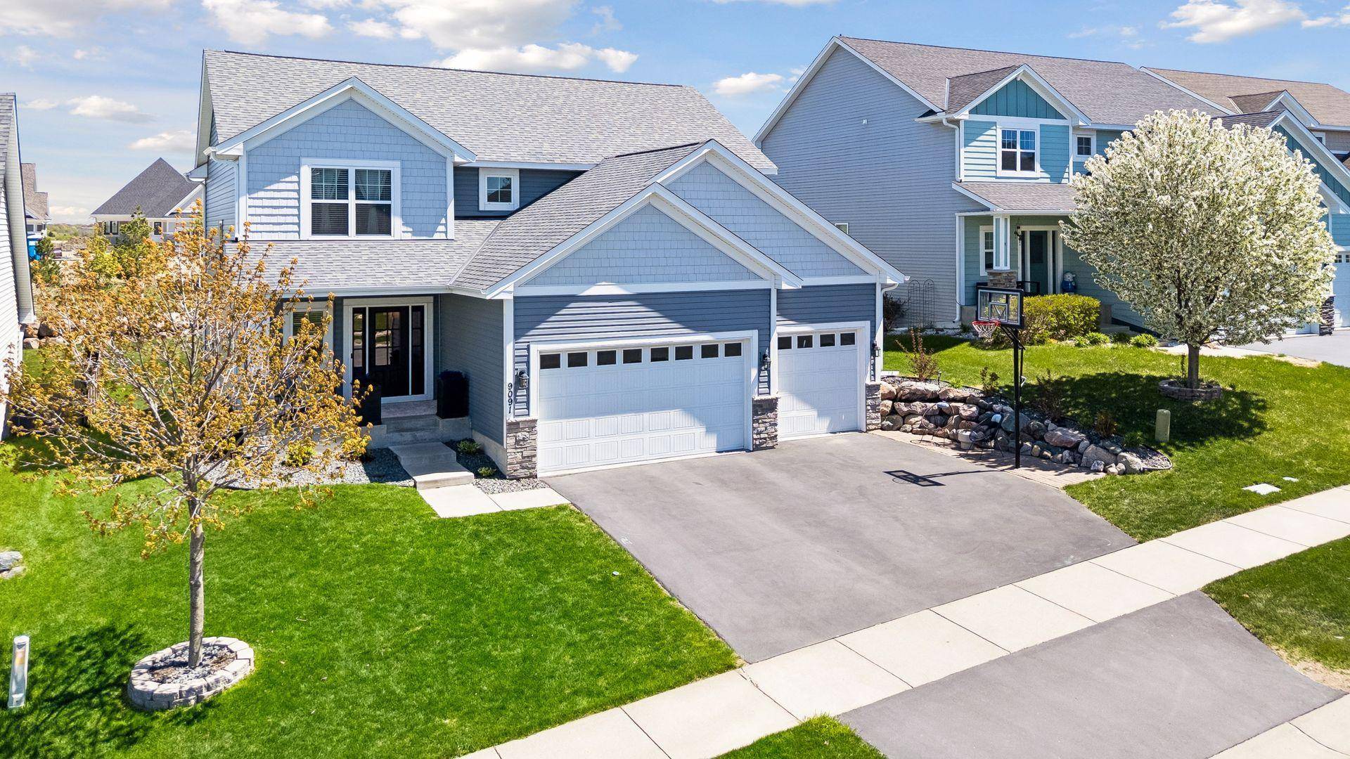 9091 River Rock DR N, Chanhassen, MN 55317