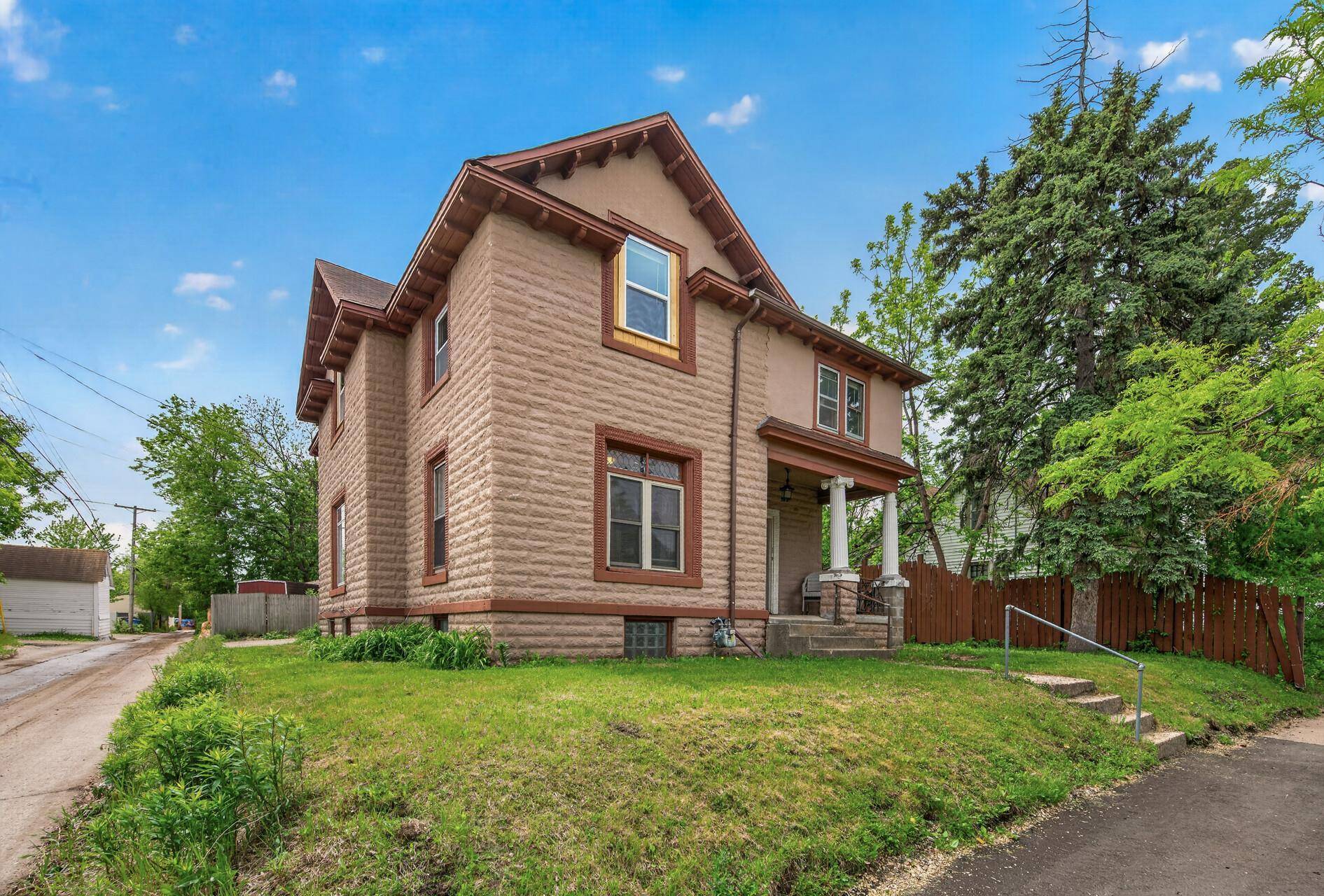1811 E 28th ST, Minneapolis, MN 55407