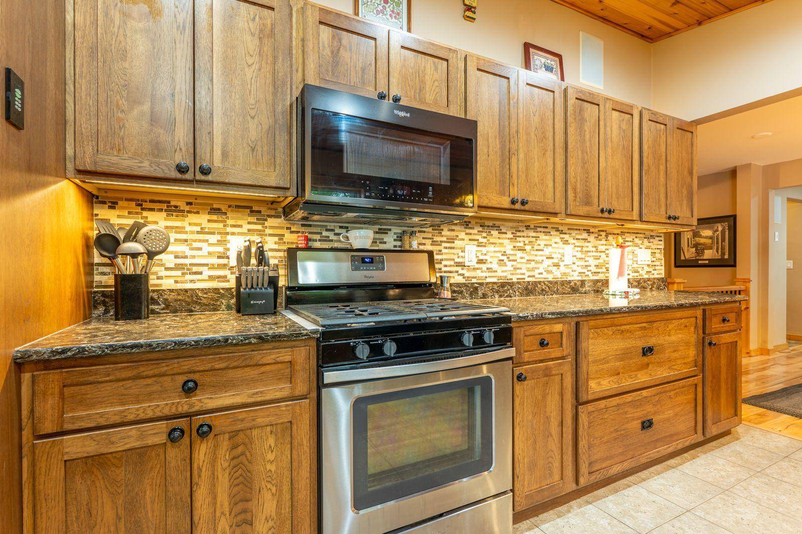 8947 E Wakemup Village RD, Cook, MN 55723