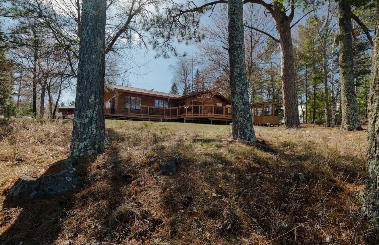 8947 E Wakemup Village RD, Cook, MN 55723