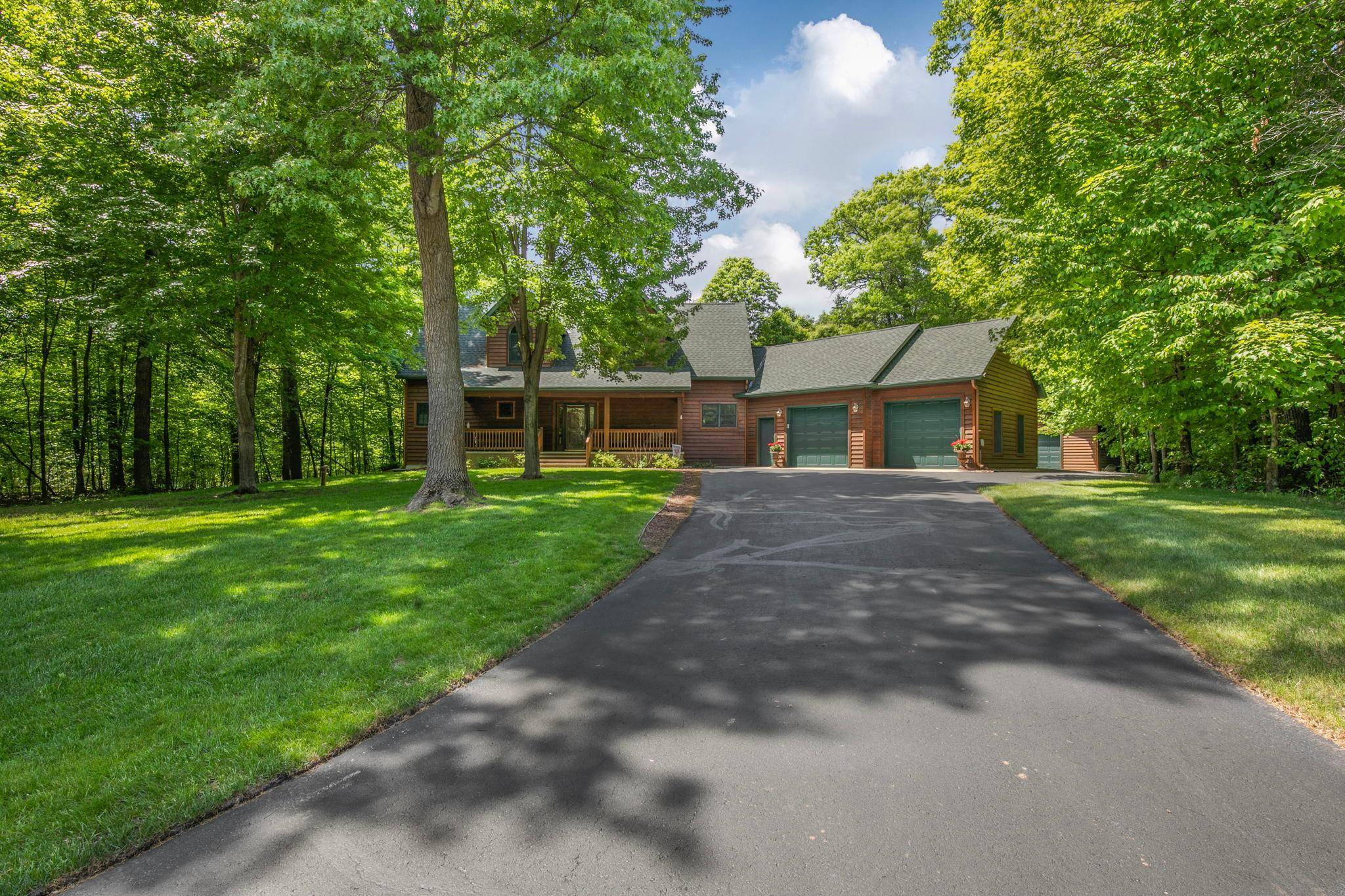 38151 Wilderness CT, Sartell, MN 56377