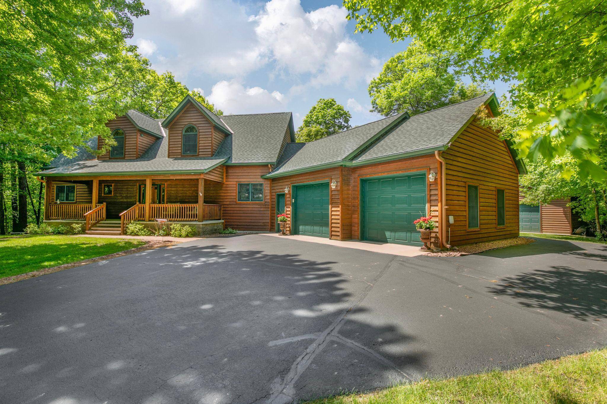 38151 Wilderness CT, Sartell, MN 56377