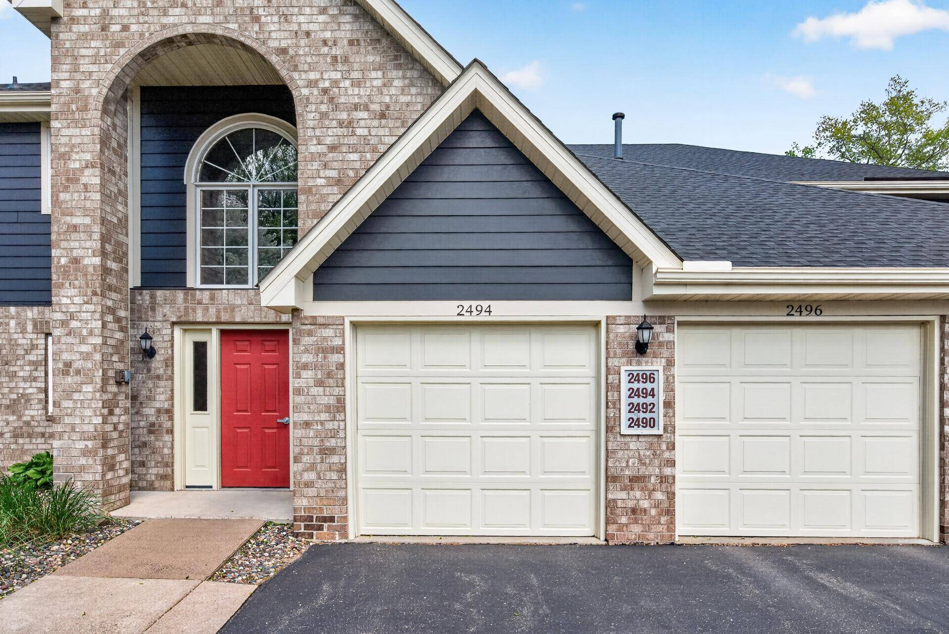 2494 Wilshire CT, Mendota Heights, MN 55120