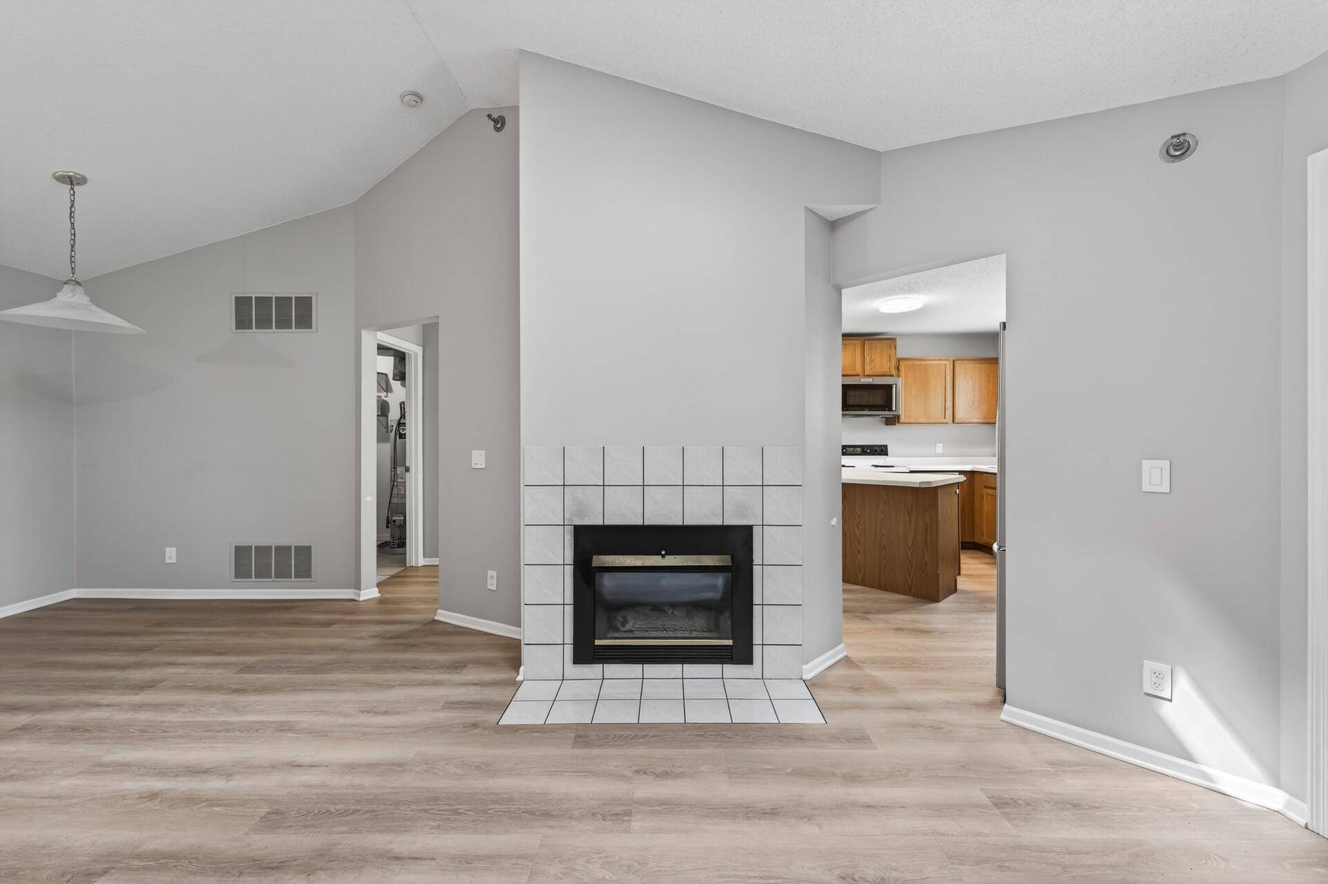 2494 Wilshire CT, Mendota Heights, MN 55120