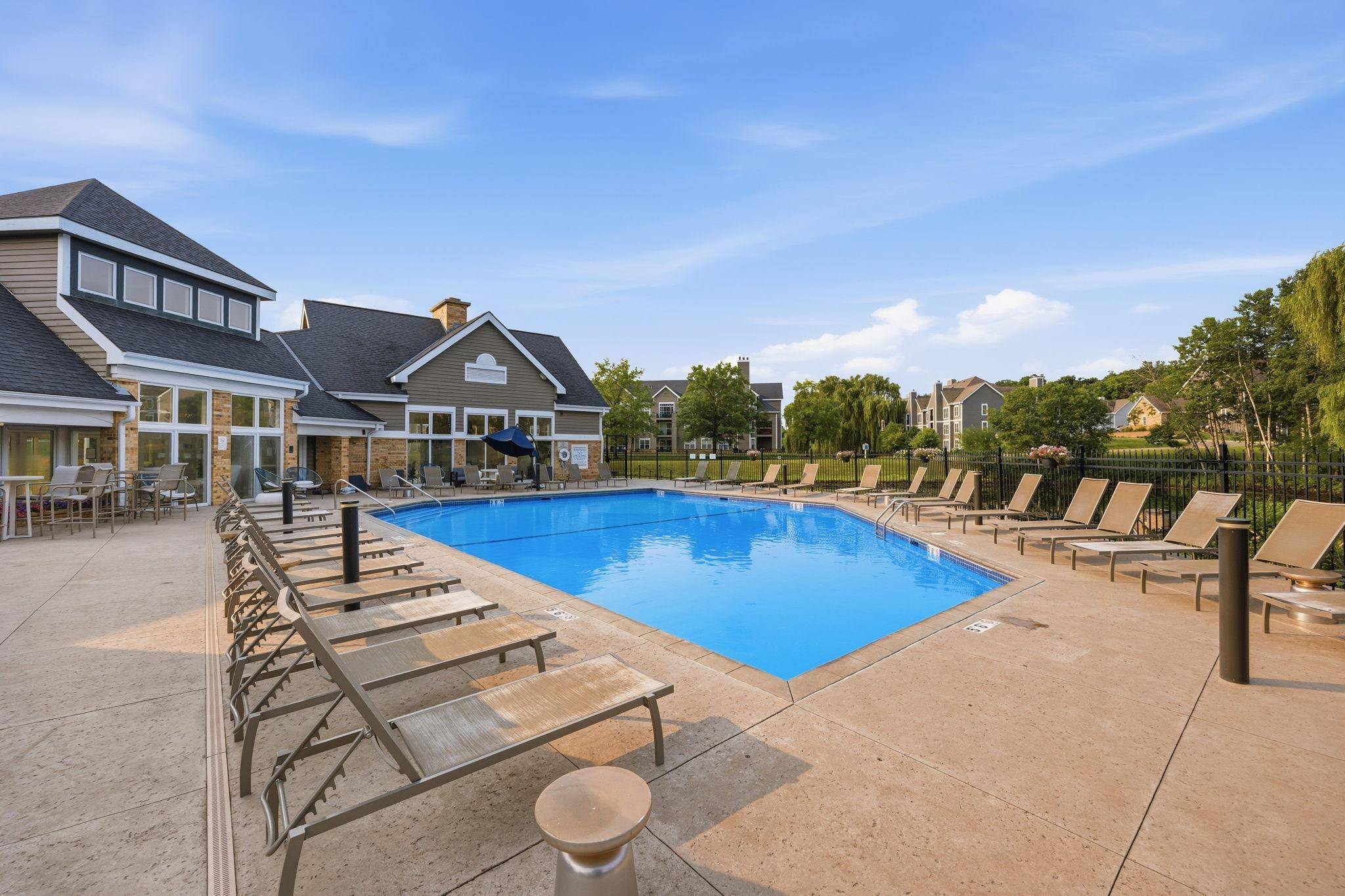 6048 Chasewood Pkwy #1, Minnetonka, MN 55343