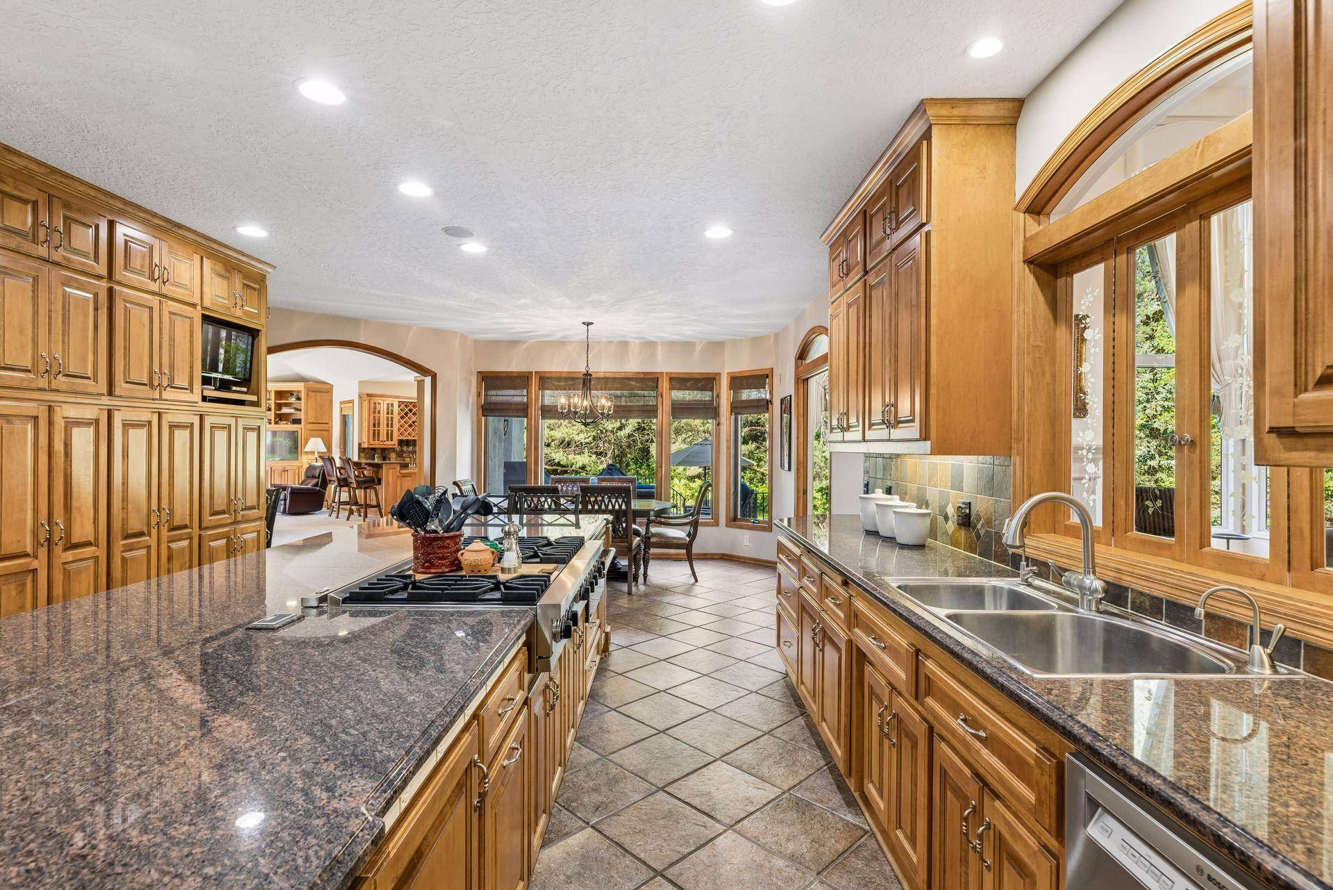 23 Scotch Pine CIR, North Oaks, MN 55127
