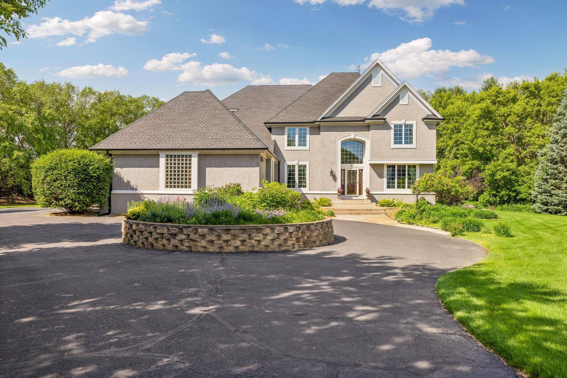 23 Scotch Pine CIR, North Oaks, MN 55127