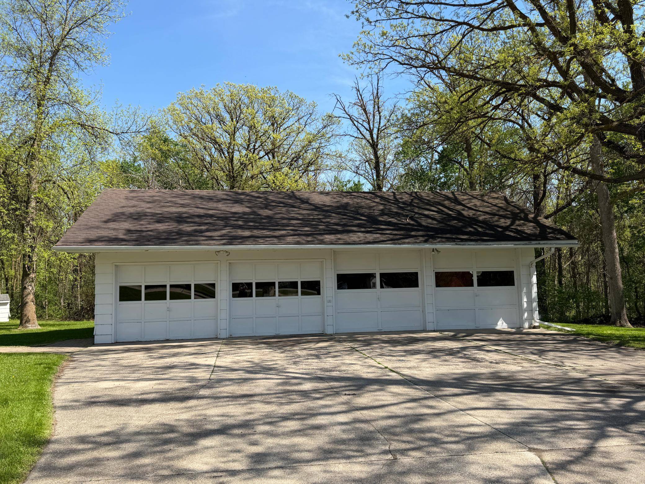 814 11th AVE SE, Roseau, MN 56751