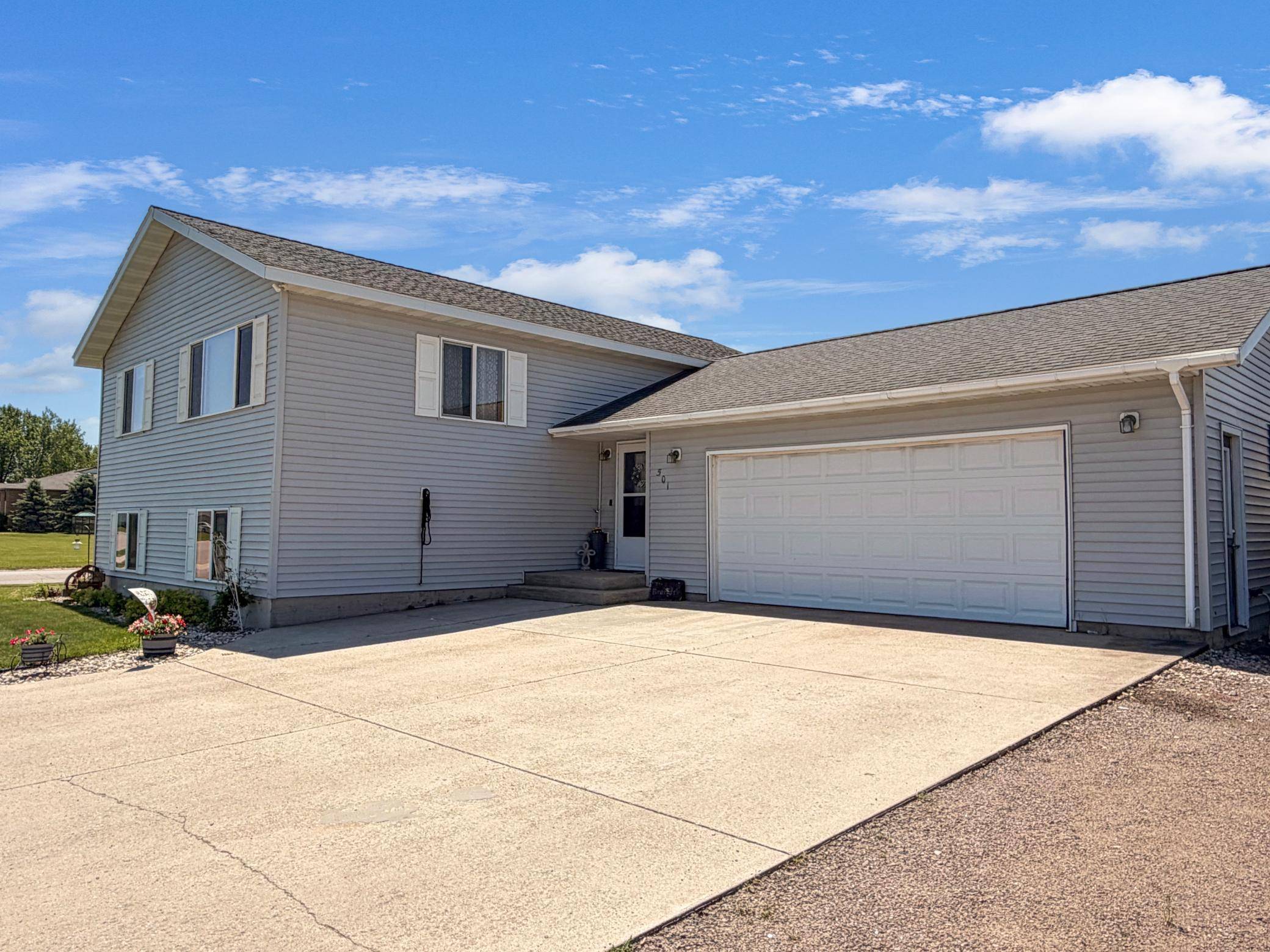 501 Darlene DR, Marshall, MN 56258