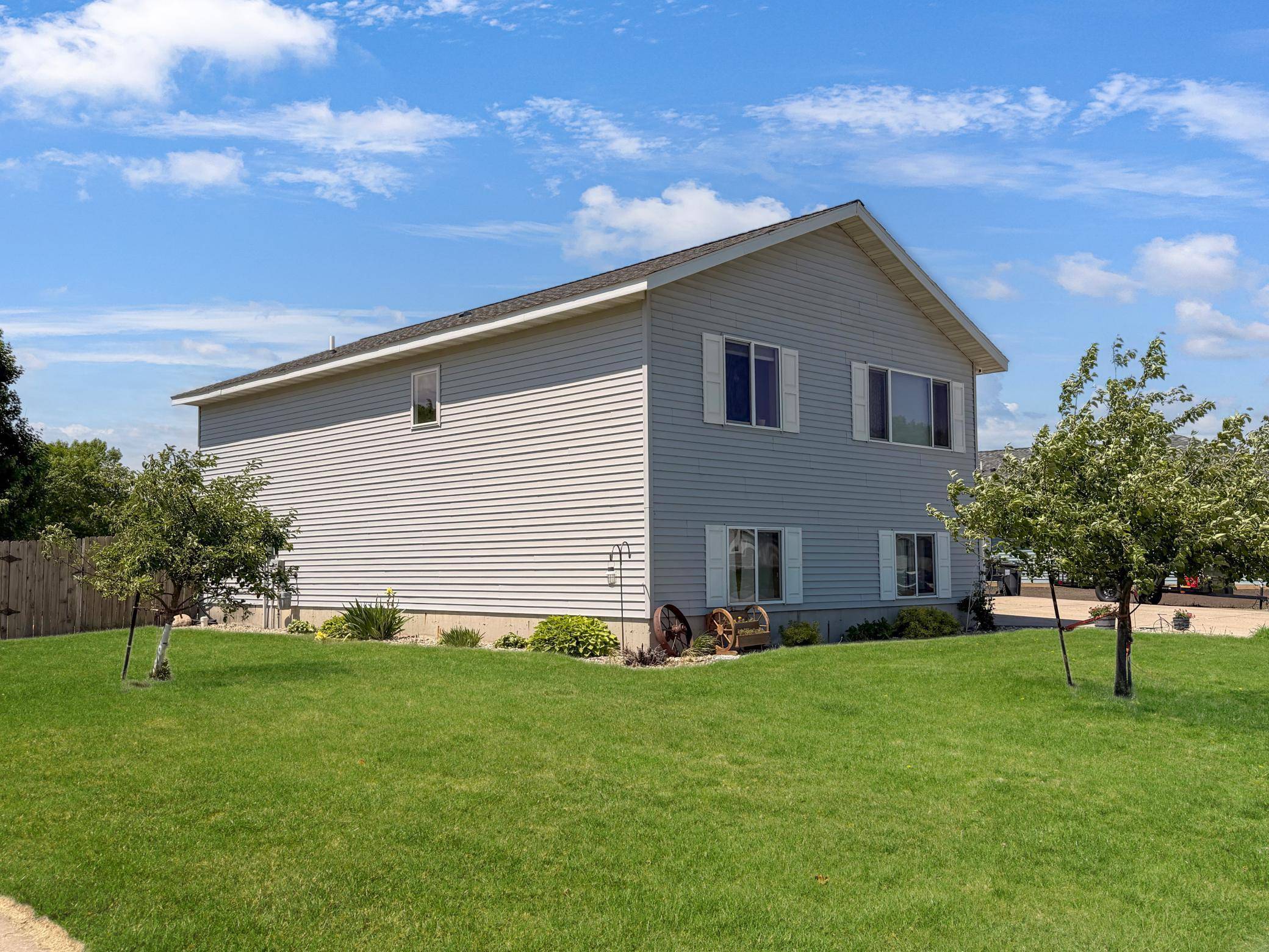 501 Darlene DR, Marshall, MN 56258