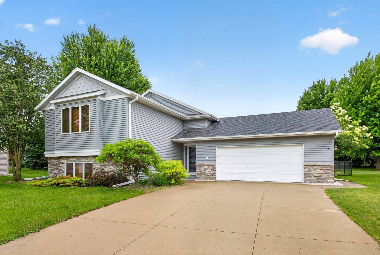 1734 Juniper LN SW, Rochester, MN 55902