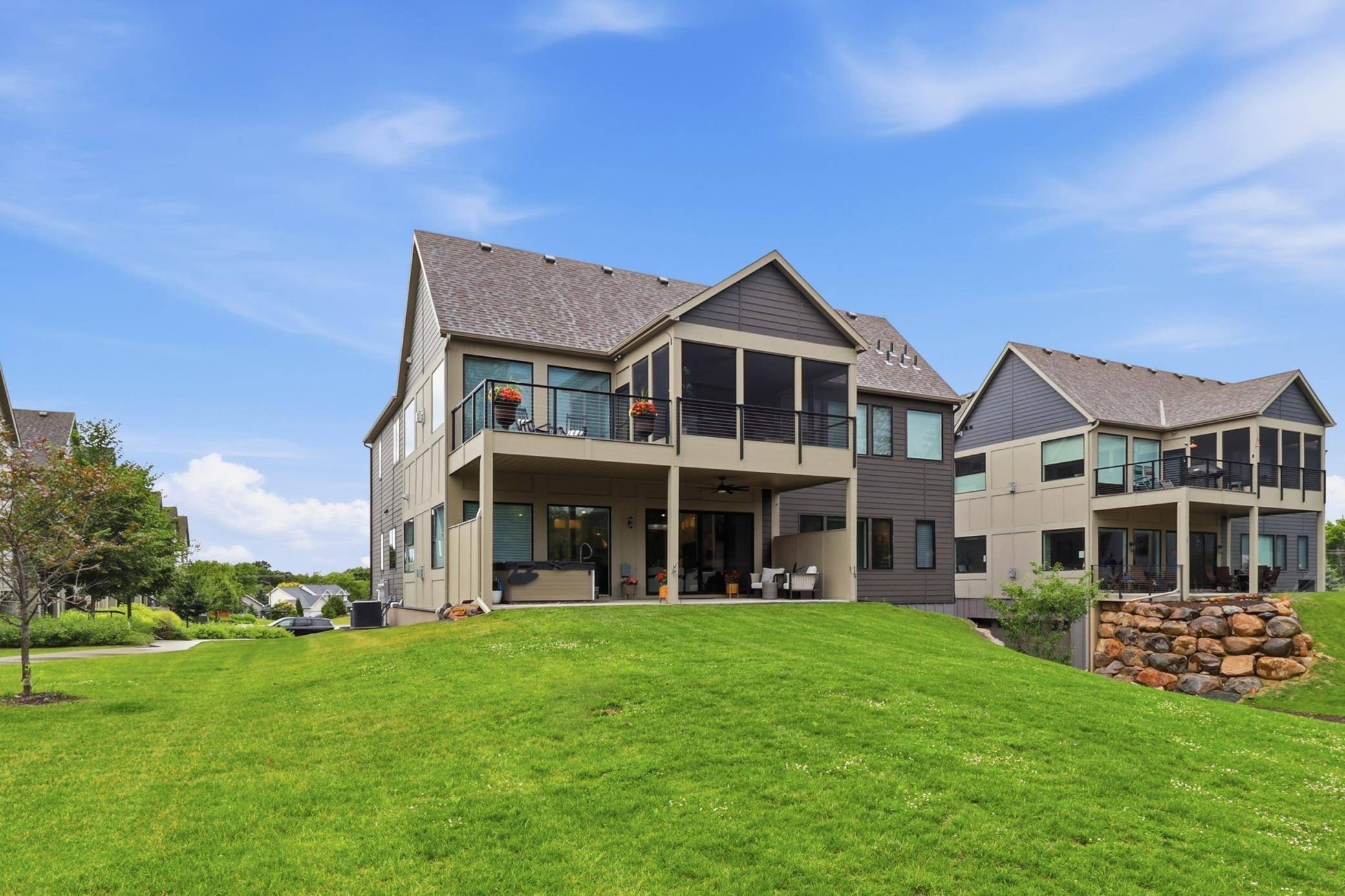 4829 Linden Cove LN, Savage, MN 55378