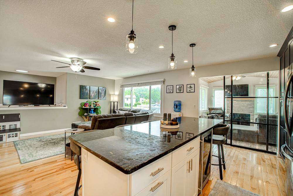 15614 Heywood WAY, Apple Valley, MN 55124