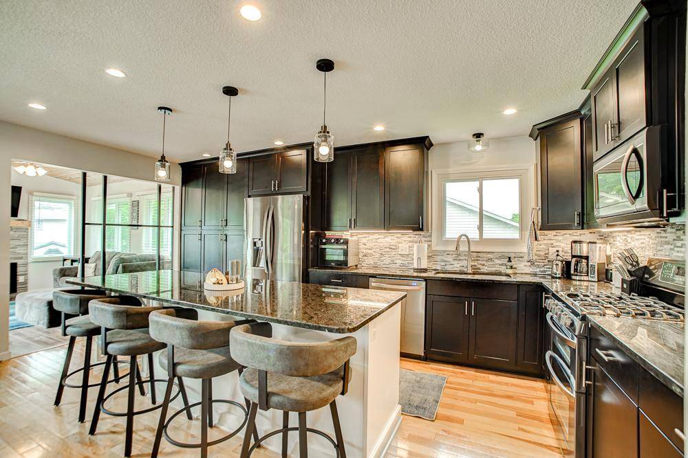 15614 Heywood WAY, Apple Valley, MN 55124