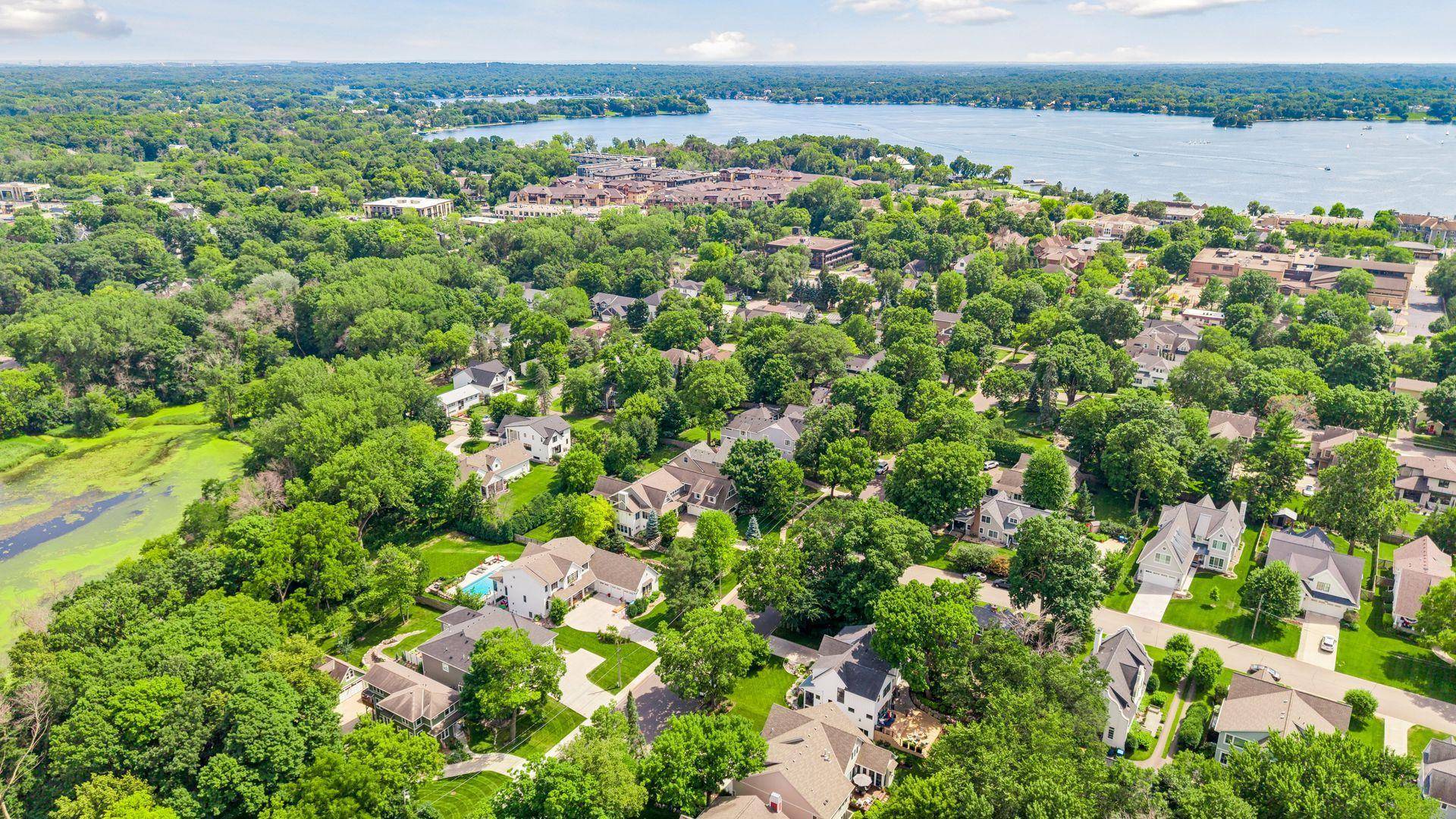 238 Broadway AVE N, Wayzata, MN 55391