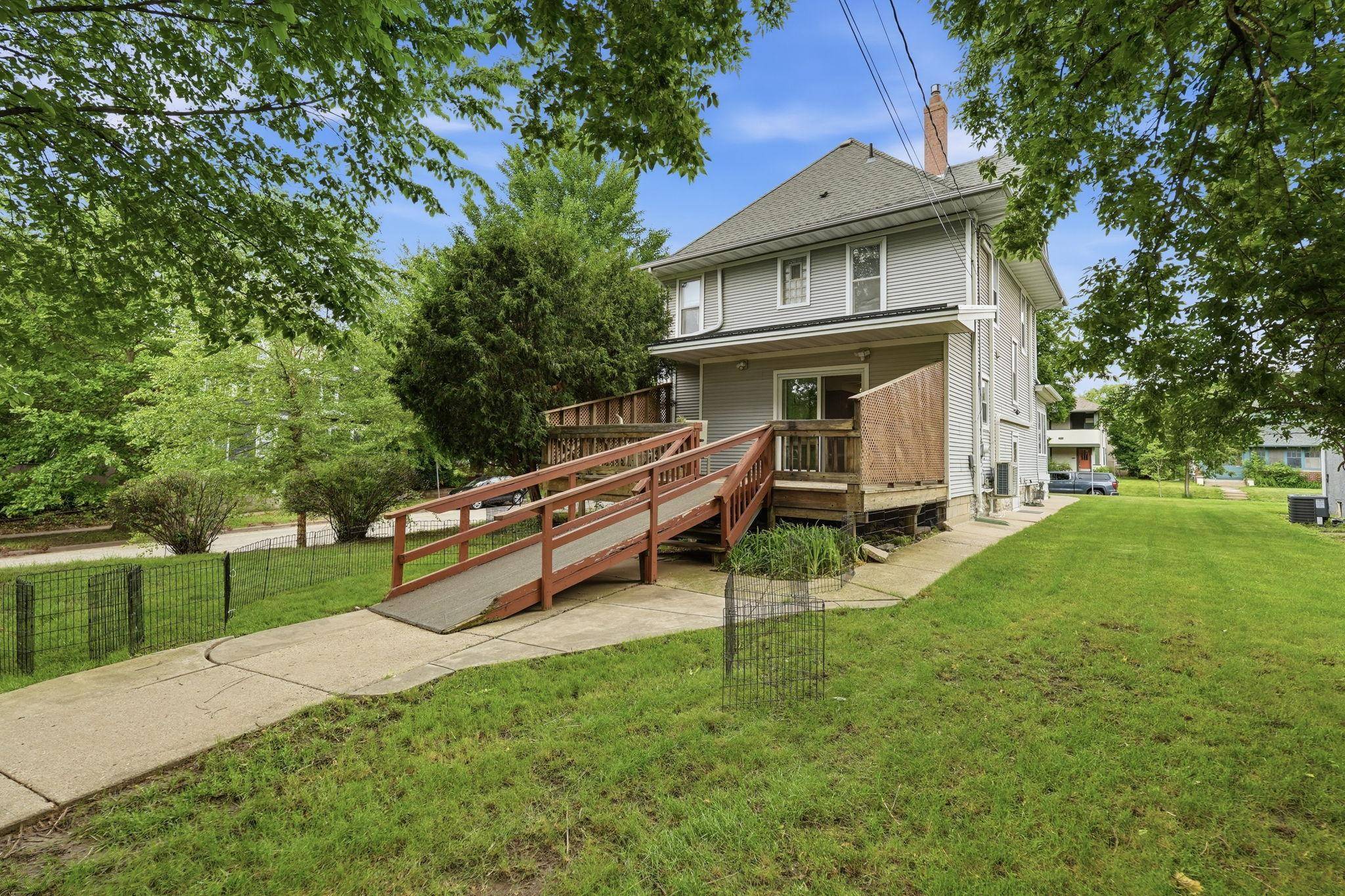 2016 Laurel AVE, Saint Paul, MN 55104