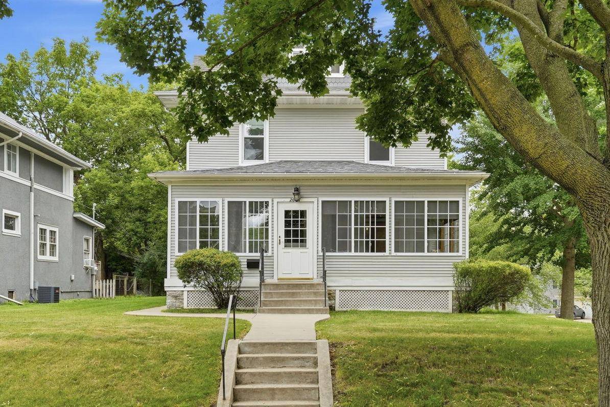 2016 Laurel AVE, Saint Paul, MN 55104