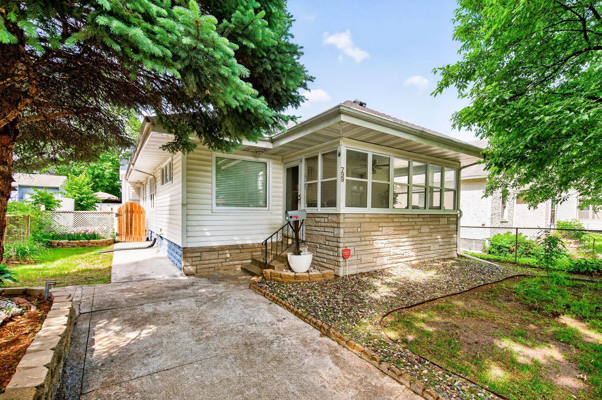 799 Fuller AVE, Saint Paul, MN 55104