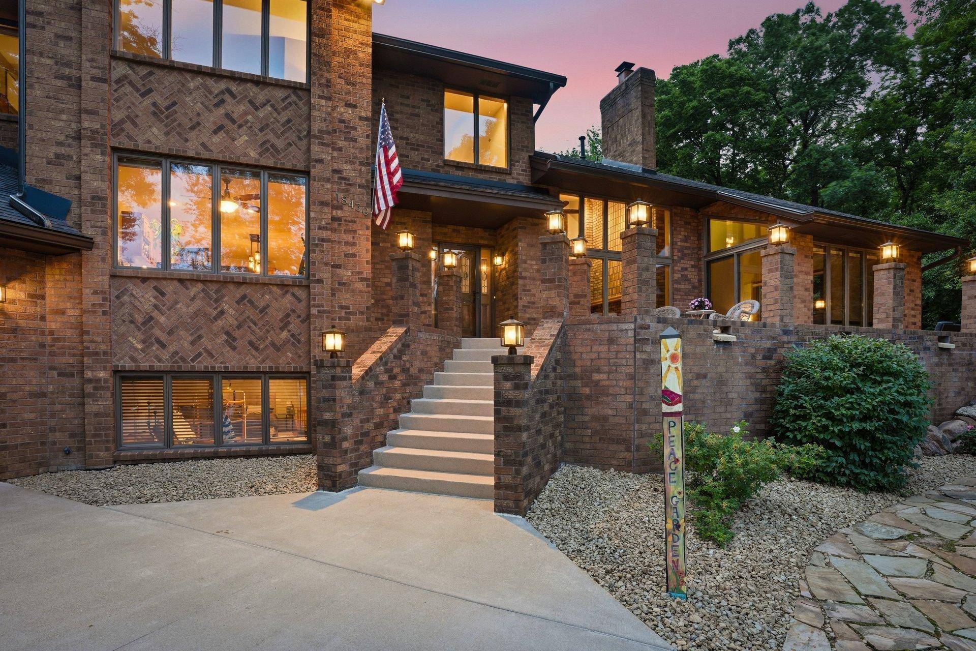 18430 Jasper Ct, Lakeville, MN 55044