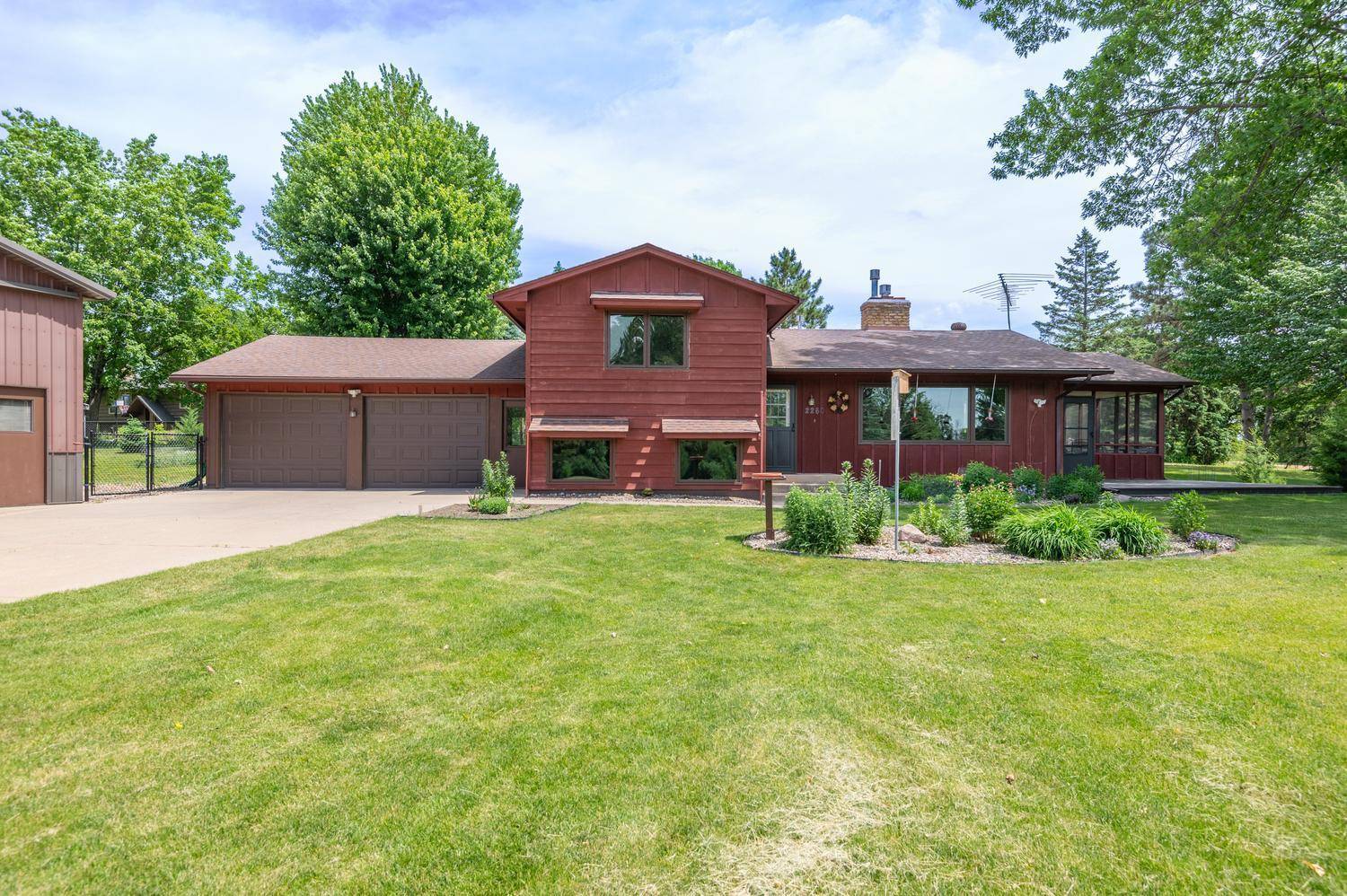 2260 Old Post RD, Independence, MN 55359