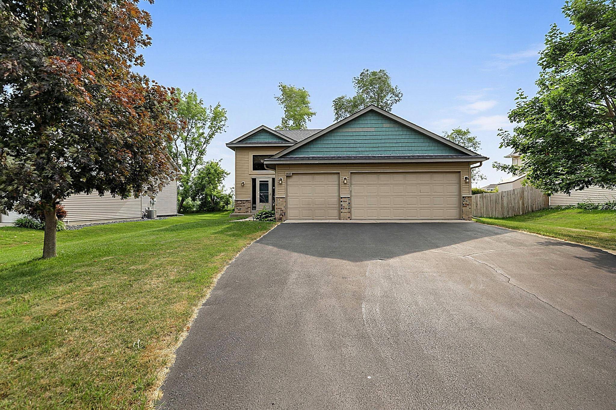 7442 Large AVE NE, Albertville, MN 55301