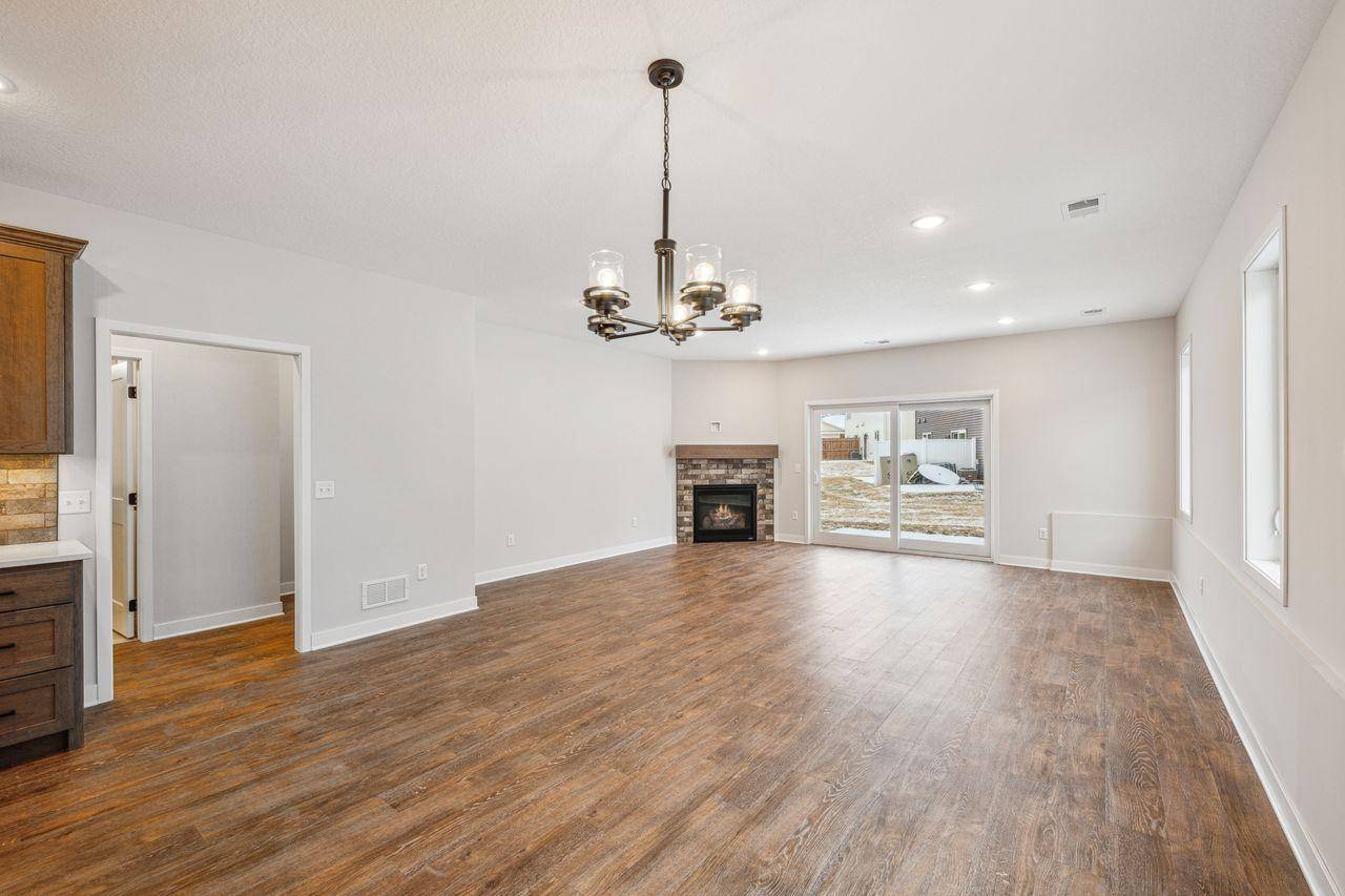 150 Morning DR, Mayer, MN 55360