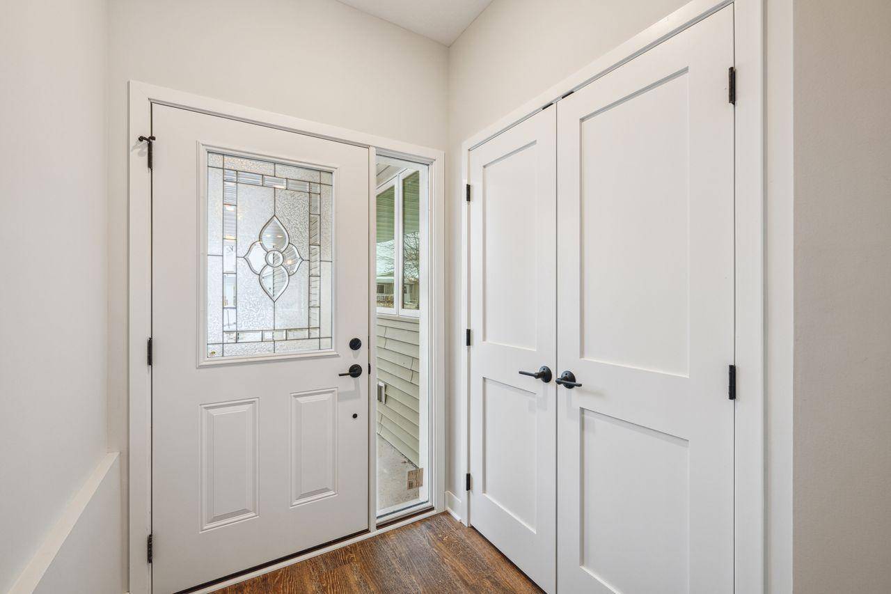 150 Morning DR, Mayer, MN 55360