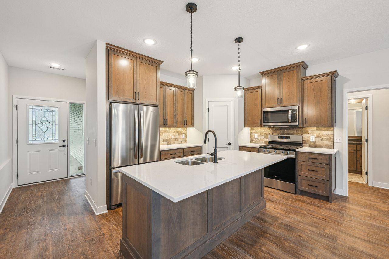 150 Morning DR, Mayer, MN 55360