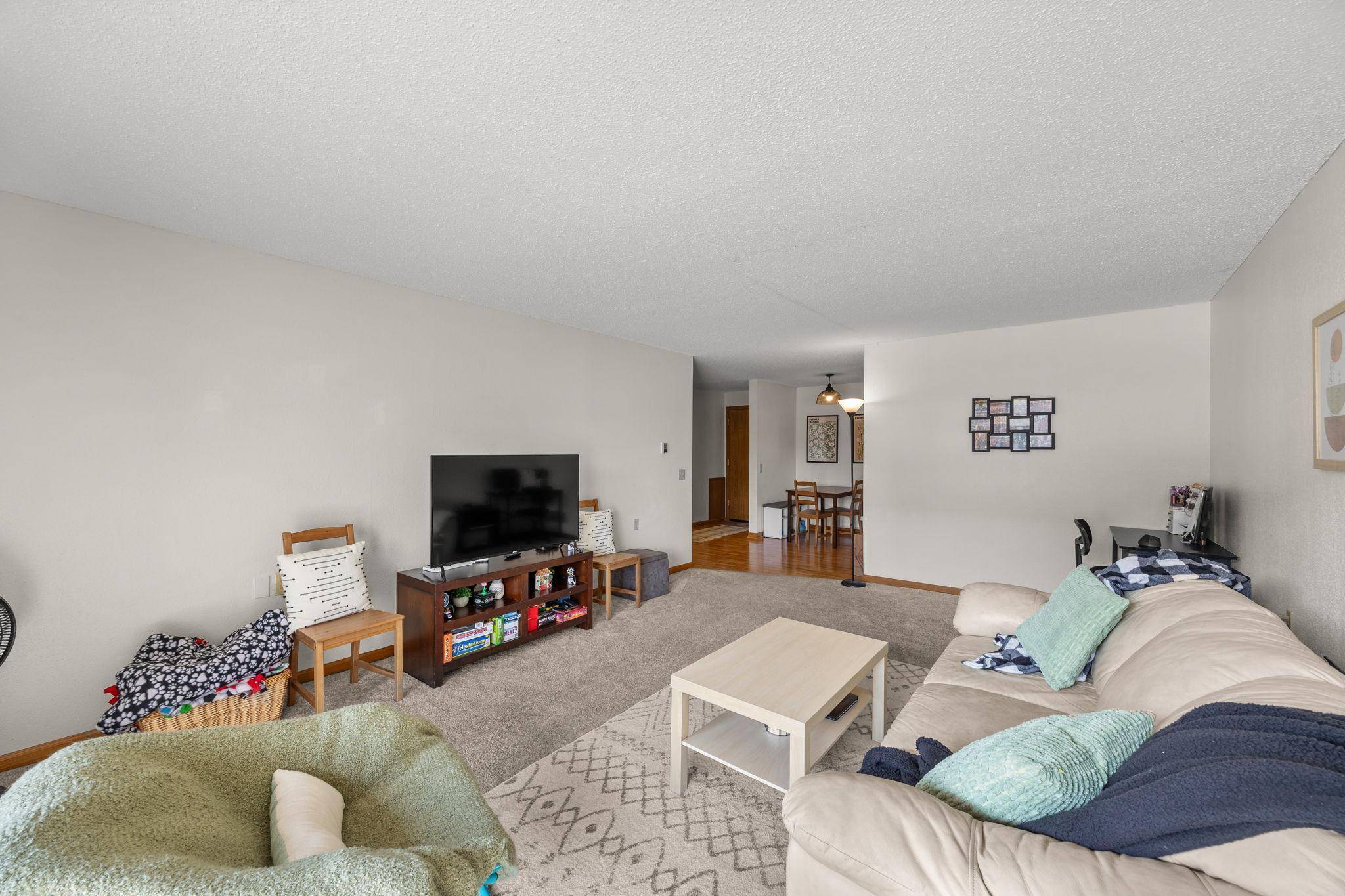 4 Pine Tree DR #212, Arden Hills, MN 55112