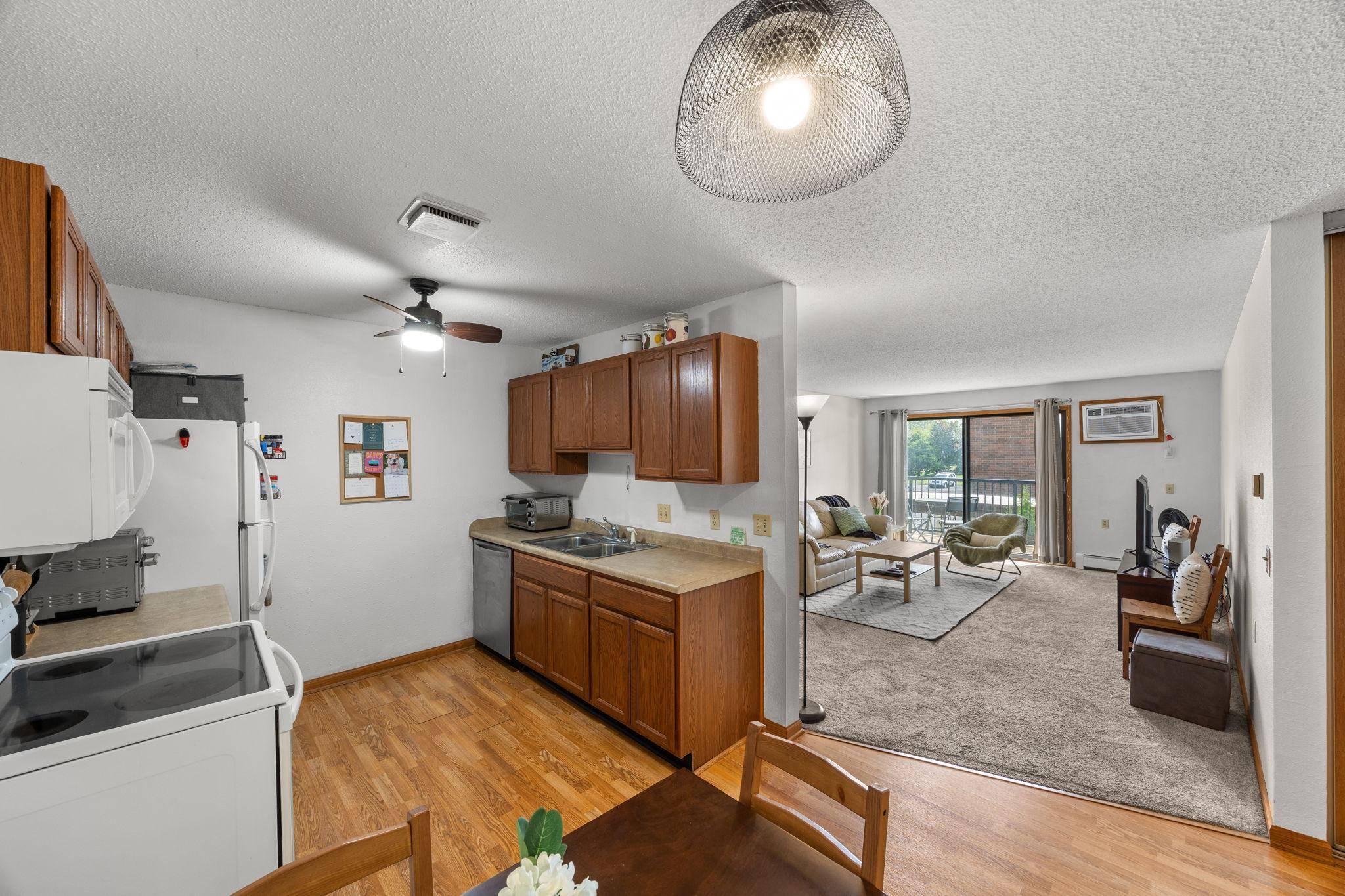 4 Pine Tree DR #212, Arden Hills, MN 55112