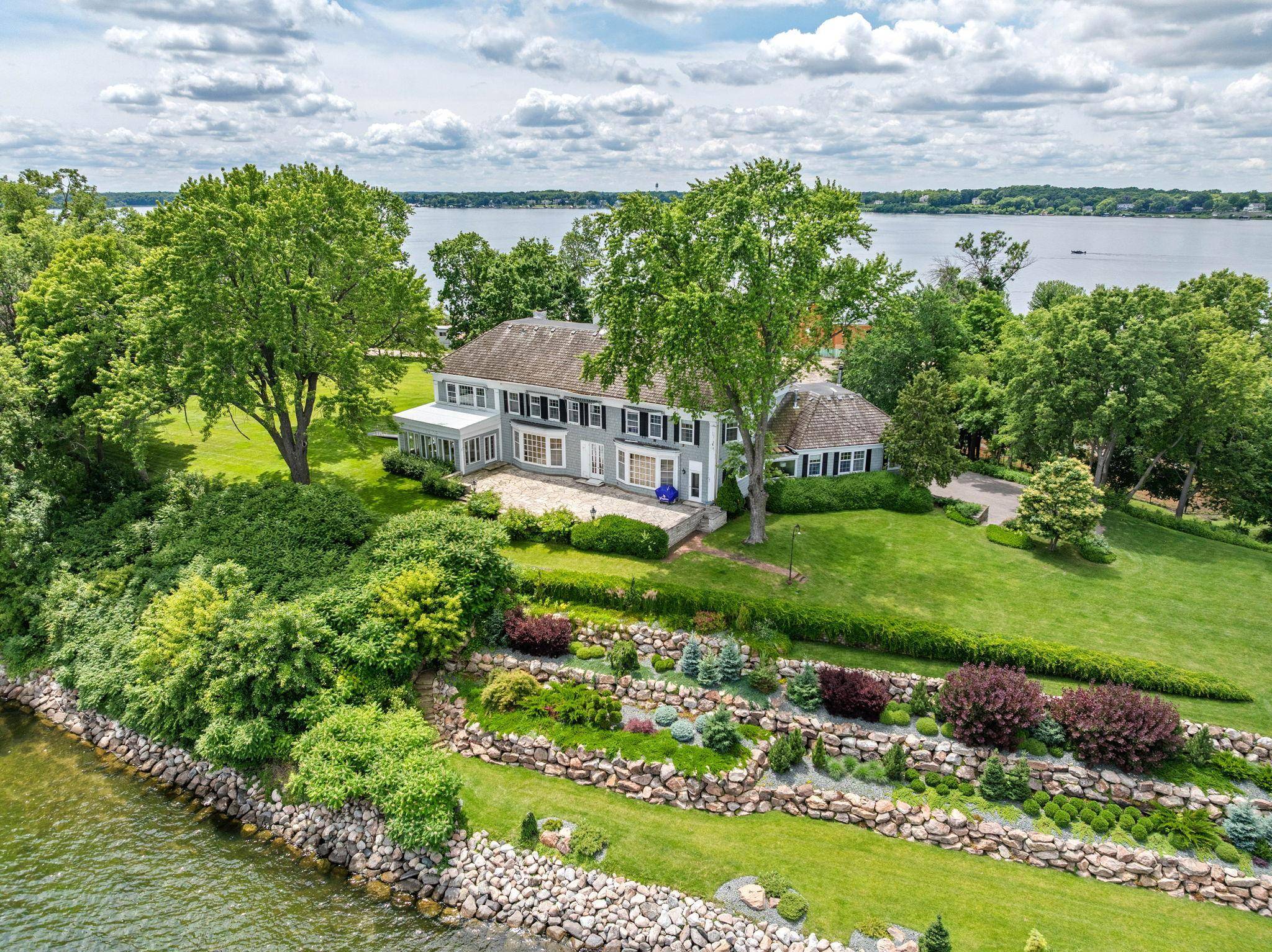 1480 Bracketts Point RD, Wayzata, MN 55391