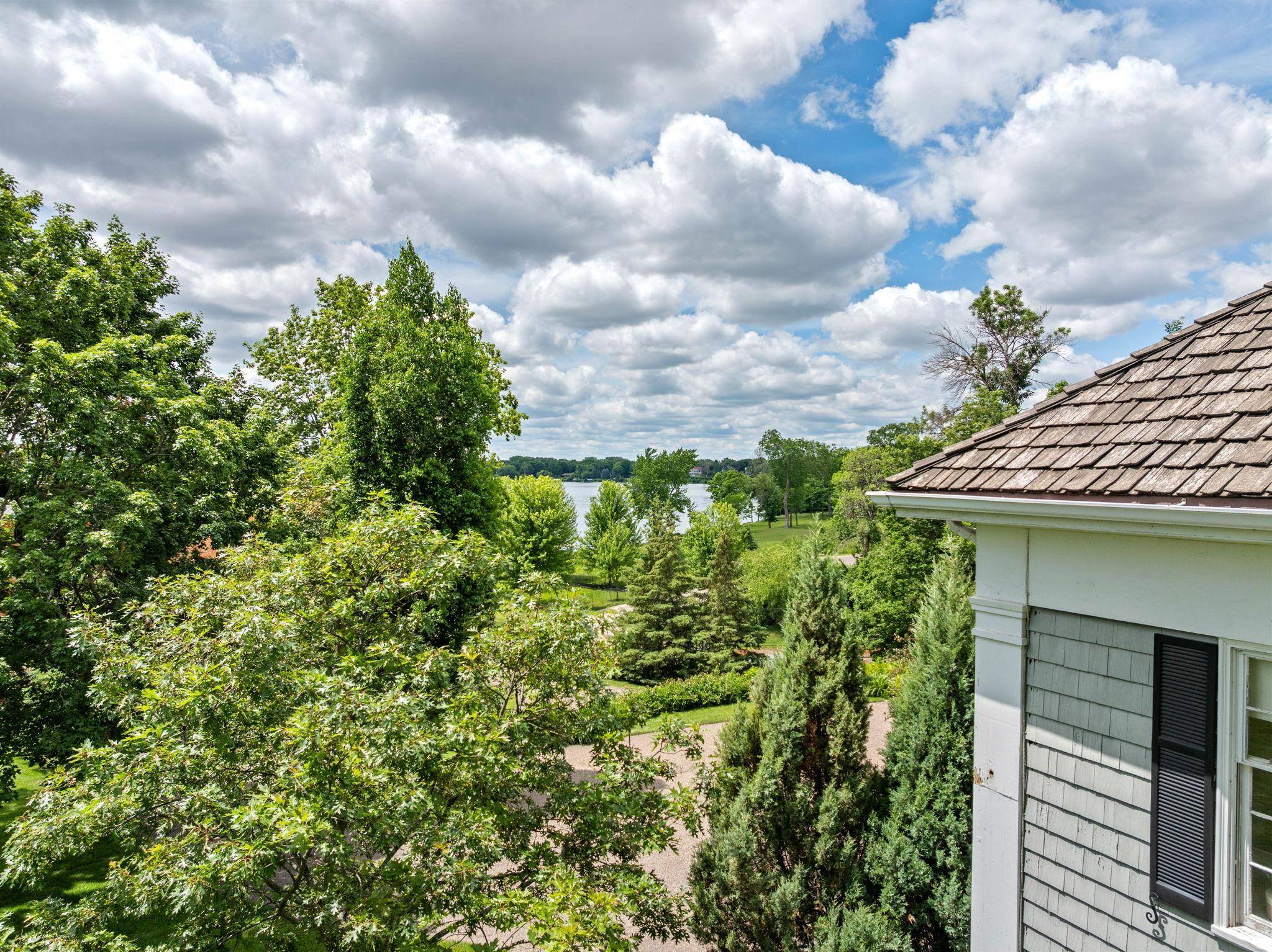 1480 Bracketts Point RD, Wayzata, MN 55391