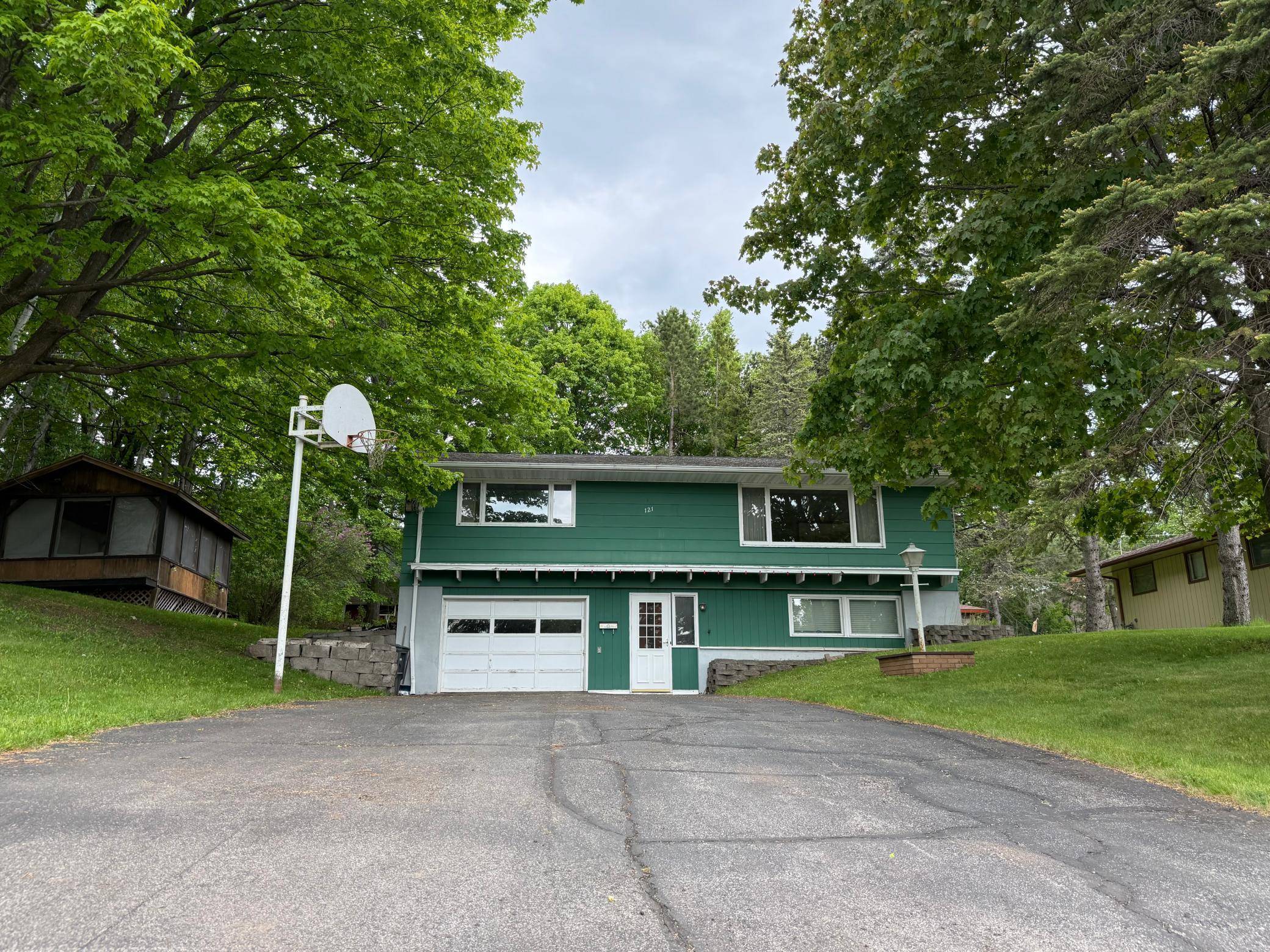 121 W Buffalo ST, Duluth, MN 55811