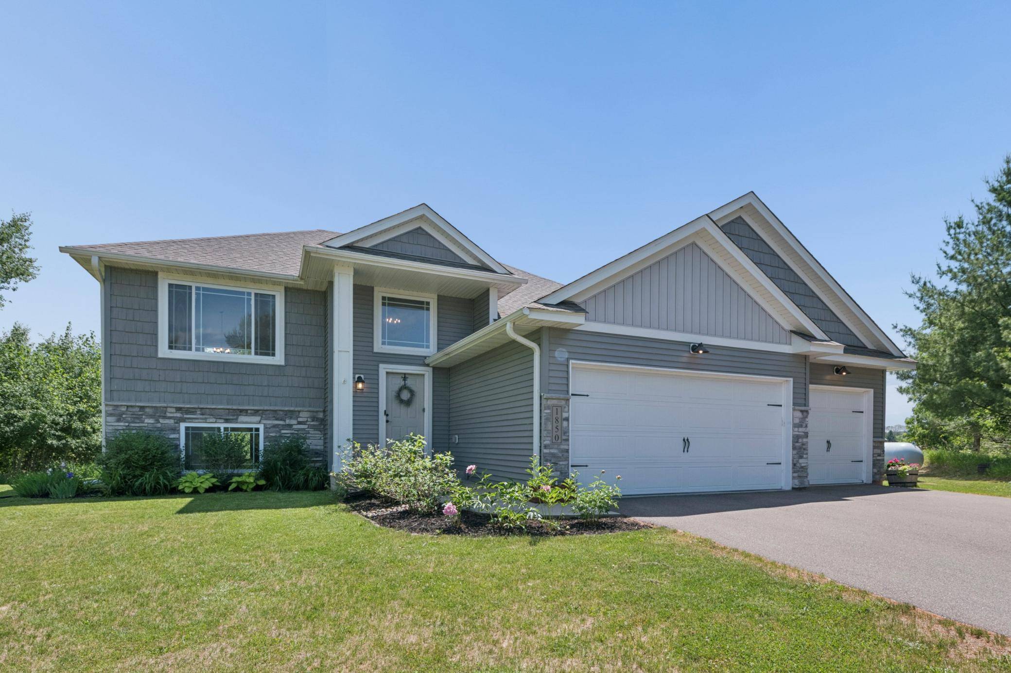 1850 357th AVE NE, Cambridge, MN 55008