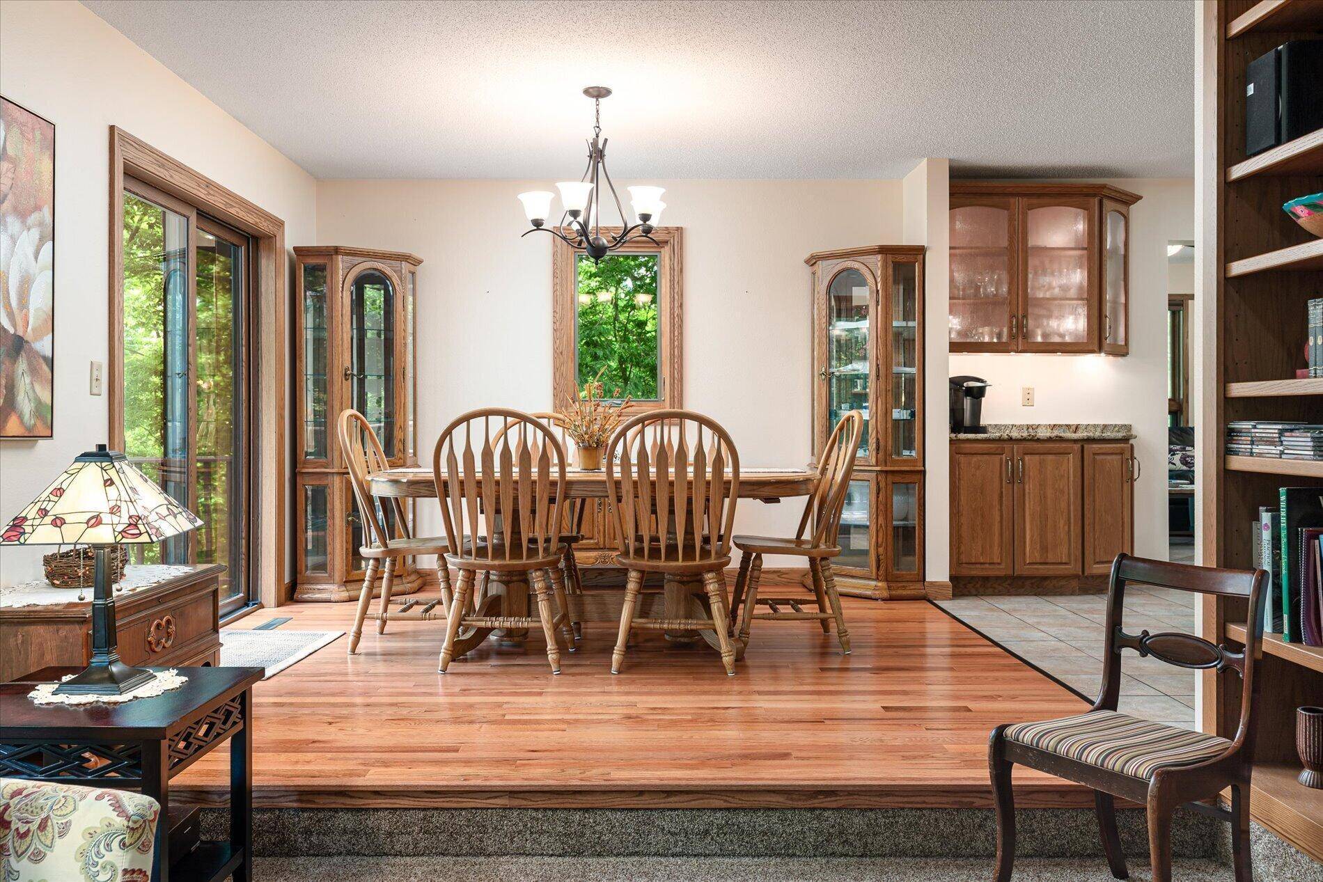 1184 Crescent Hills DR, La Crescent, MN 55947