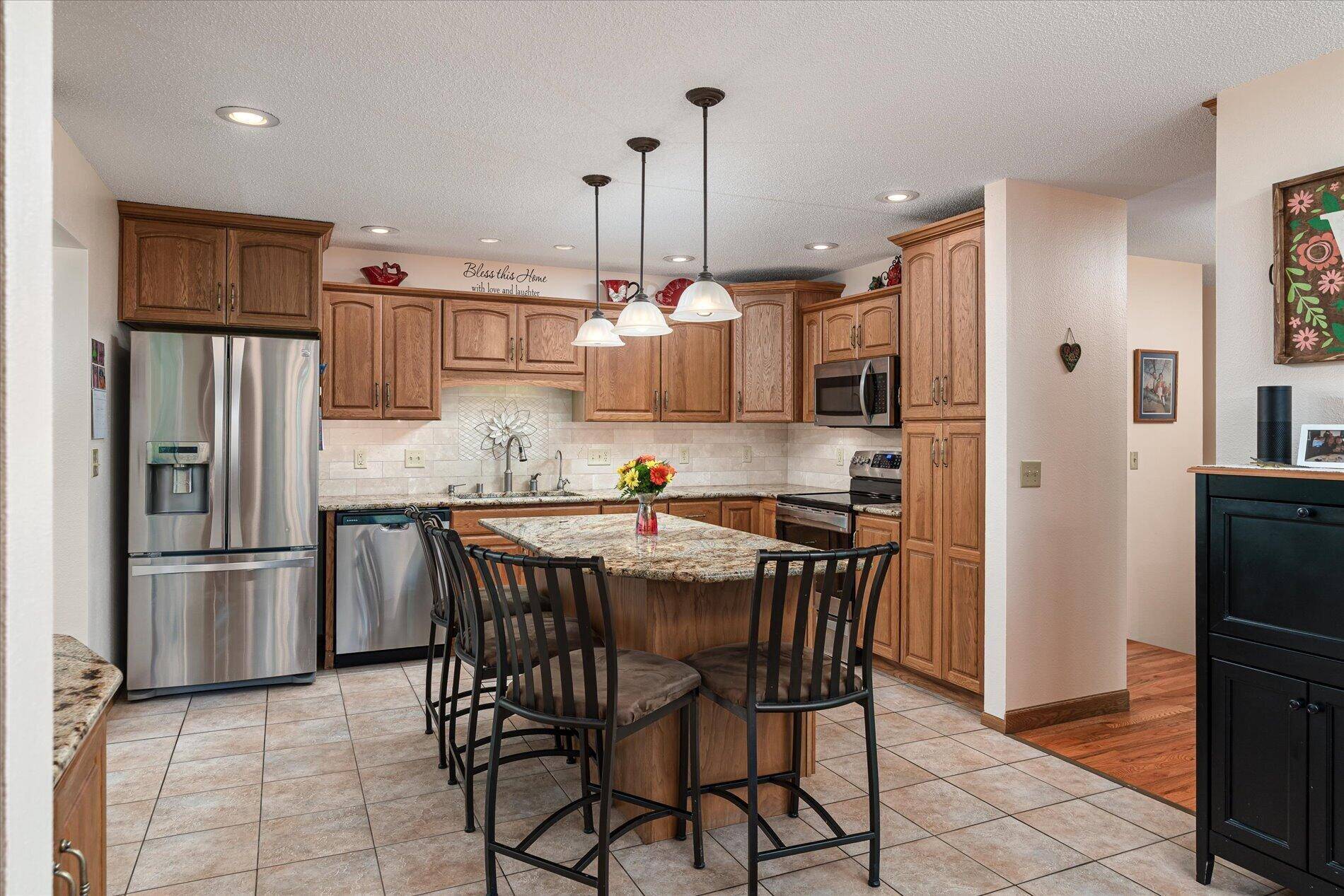 1184 Crescent Hills DR, La Crescent, MN 55947