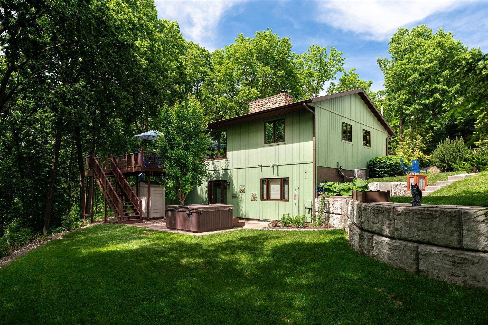 1184 Crescent Hills DR, La Crescent, MN 55947