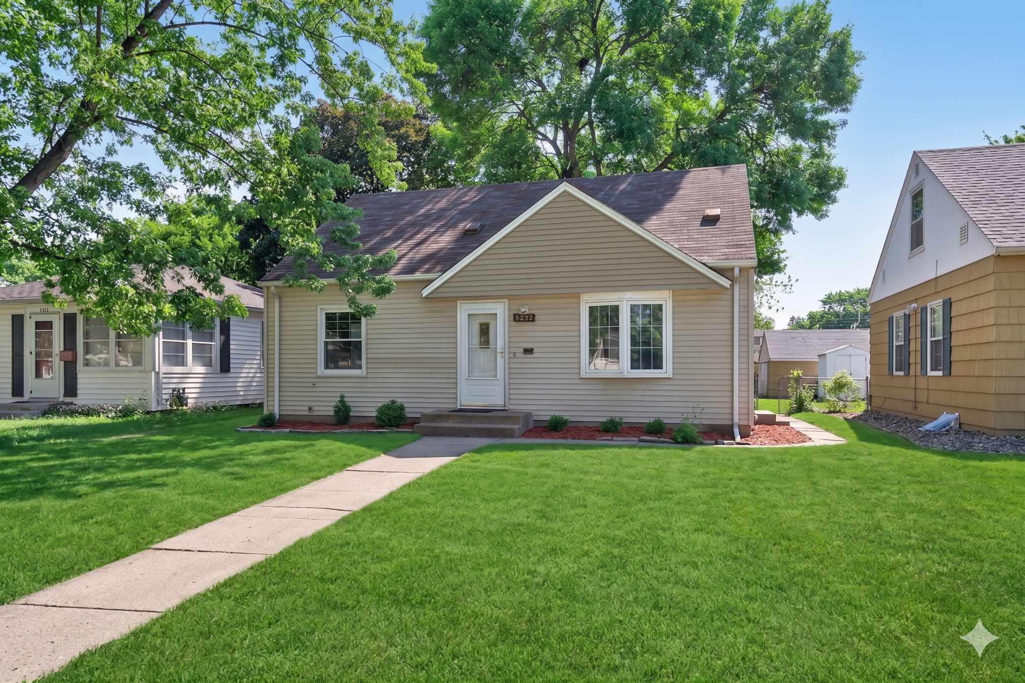 5232 Washburn AVE N, Minneapolis, MN 55430