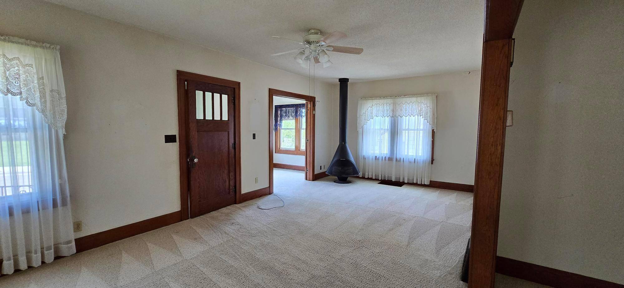 212 E 5th ST, Albert Lea, MN 56007