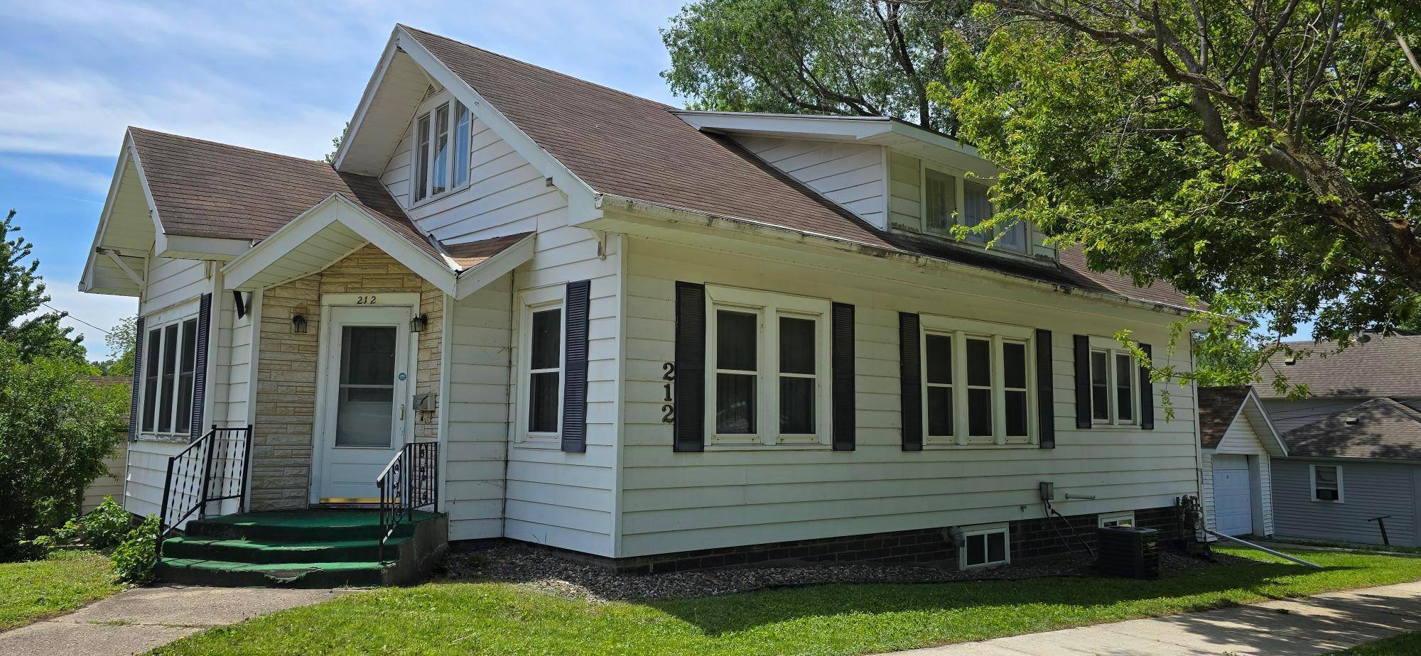 212 E 5th ST, Albert Lea, MN 56007
