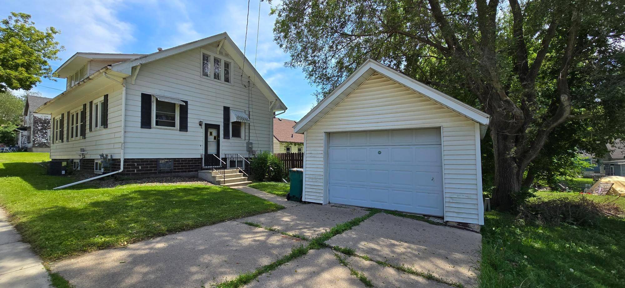 212 E 5th ST, Albert Lea, MN 56007
